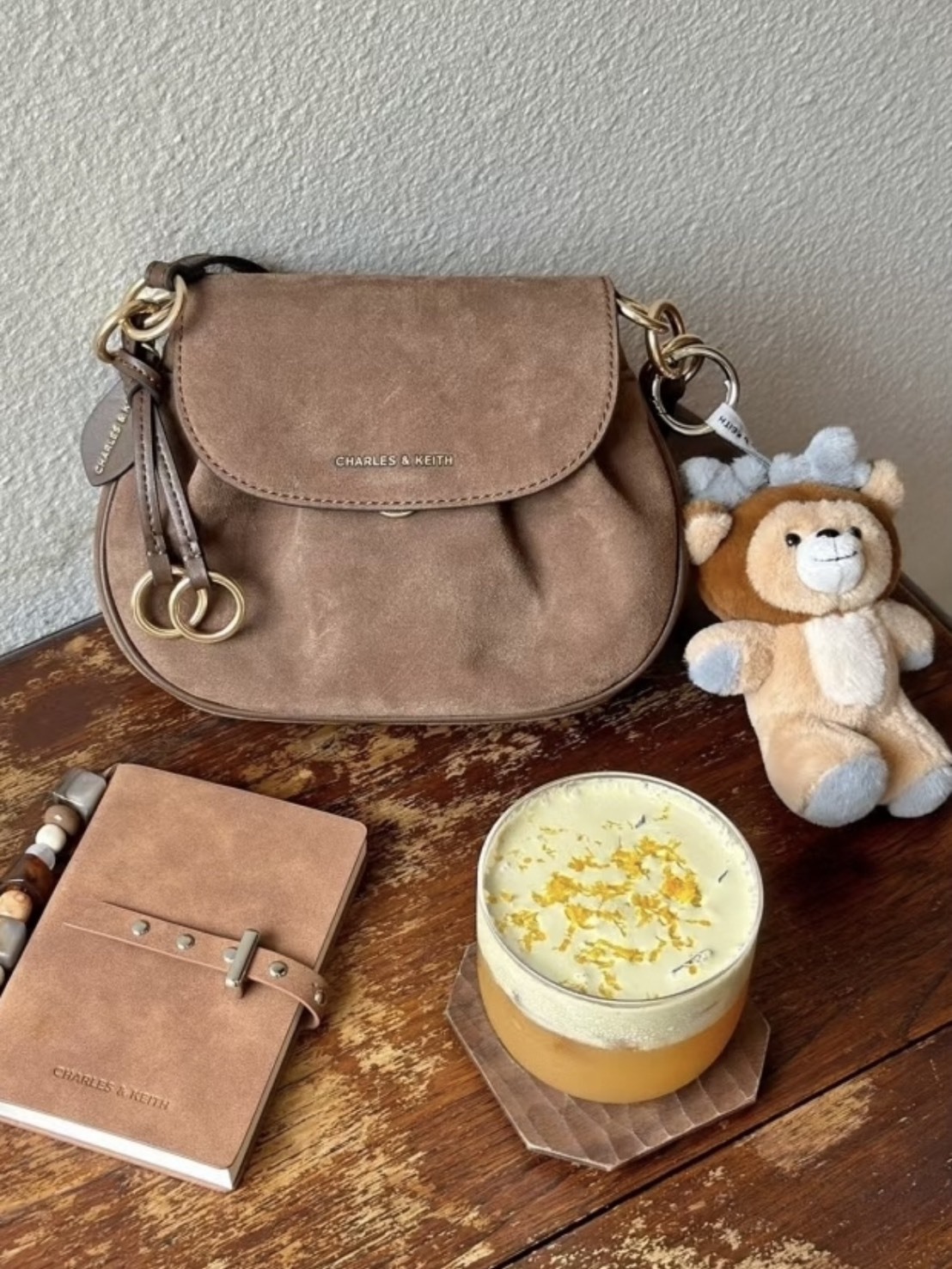 小CK Britton 抓皺馬鞍包 翻蓋式 Charles&Keith