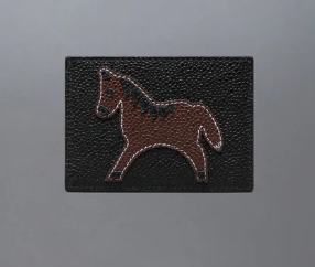 1FF0101-144 THOM BROWNE Lunar New Year Pebble Grain Horse Single Card Holder (SS26) #UAW084A-00198-001 (A-EU-E)