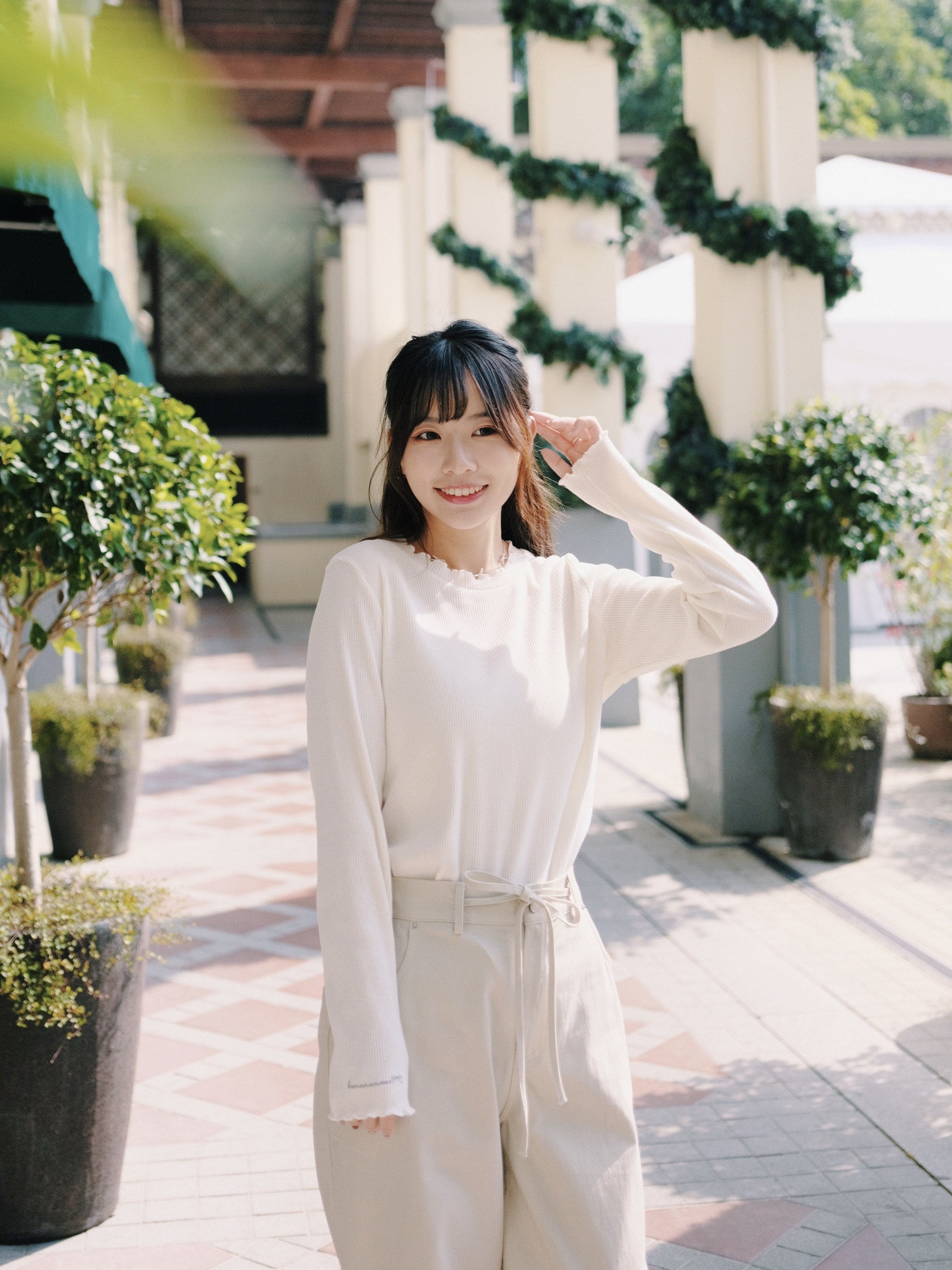 四色 / 絨面直坑紋刺繡長袖上衣 / Embroidered Brushed Ribbed Knit Top