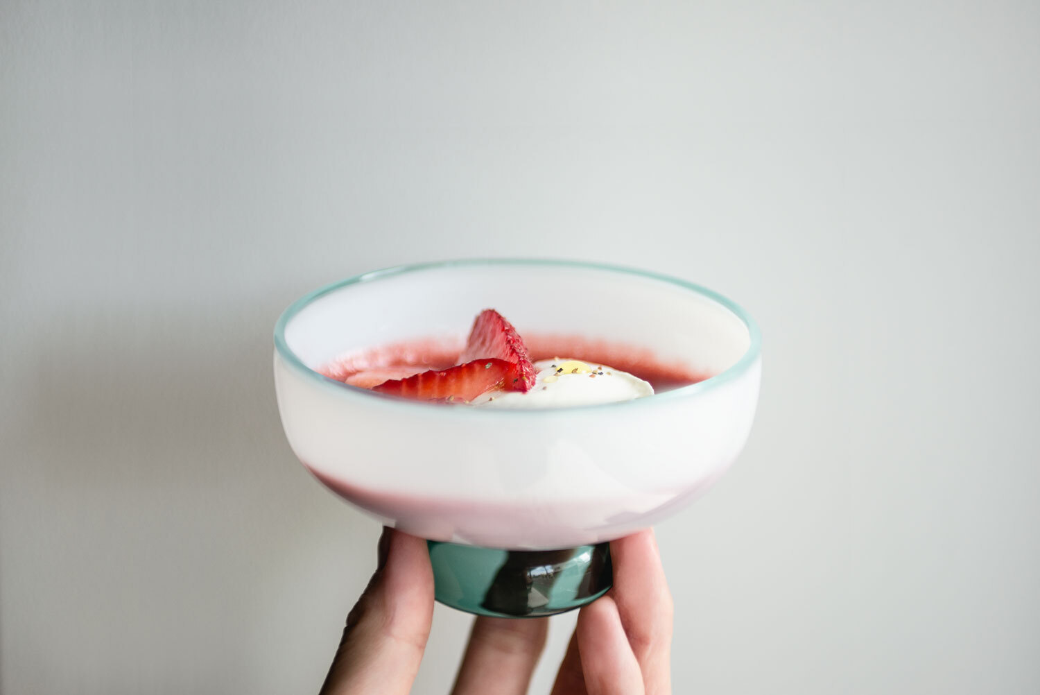 amabro-SNOW BOWL 雙色點心碗，用來盛裝甜點冰品是再適合不過