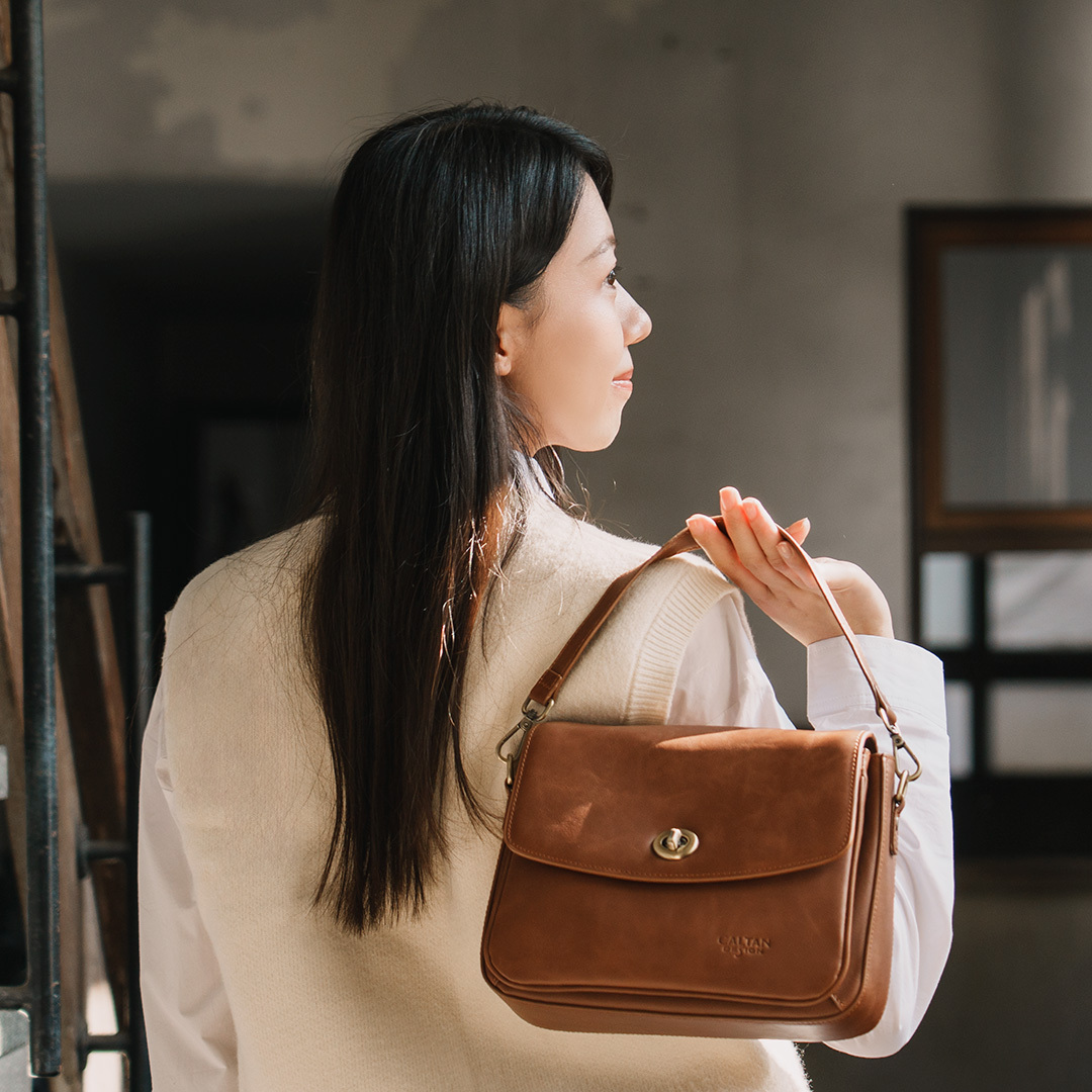 真皮轉扣方形側背包-兩色(234038)