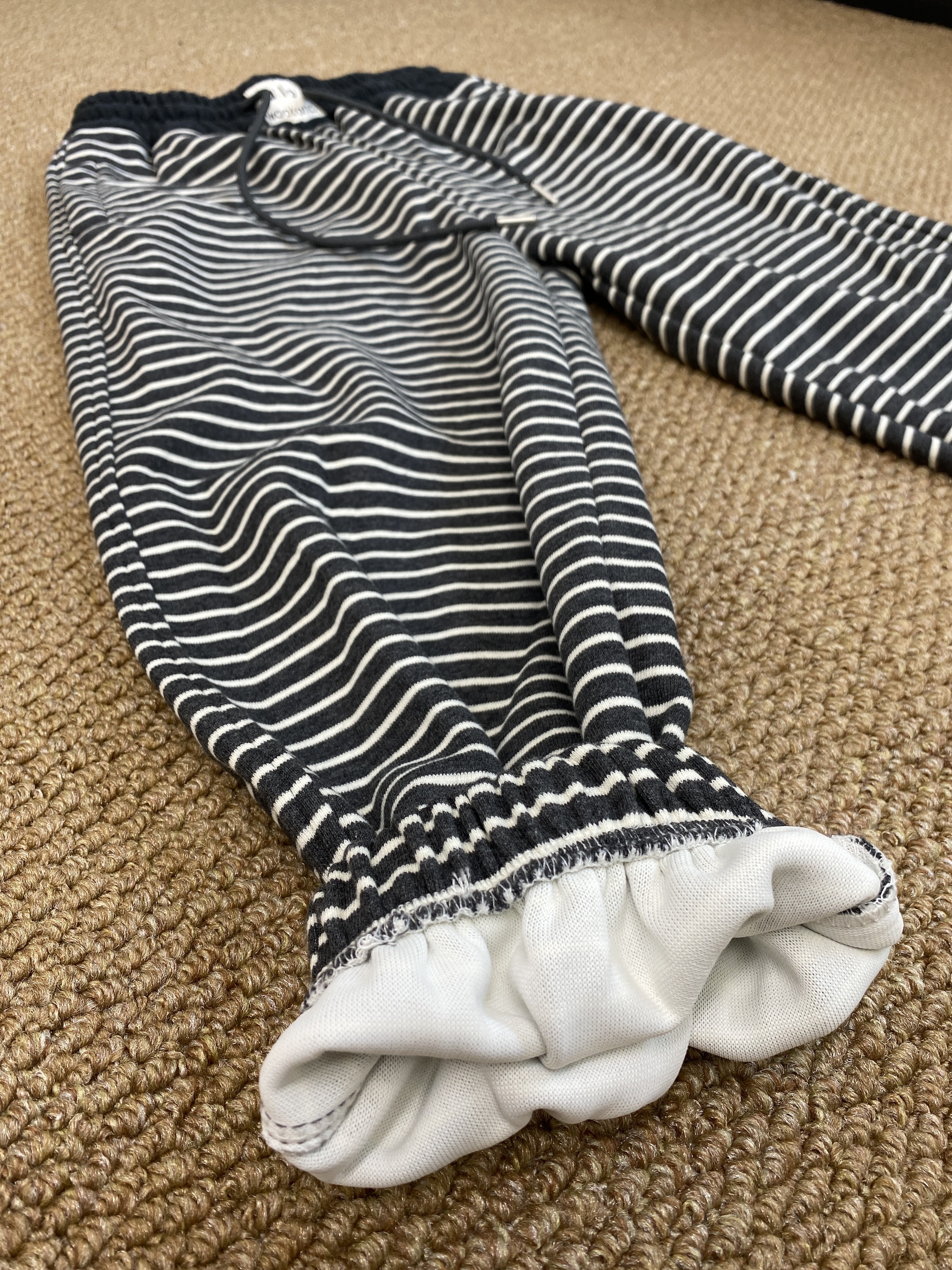 A03993縮口條紋針織長褲