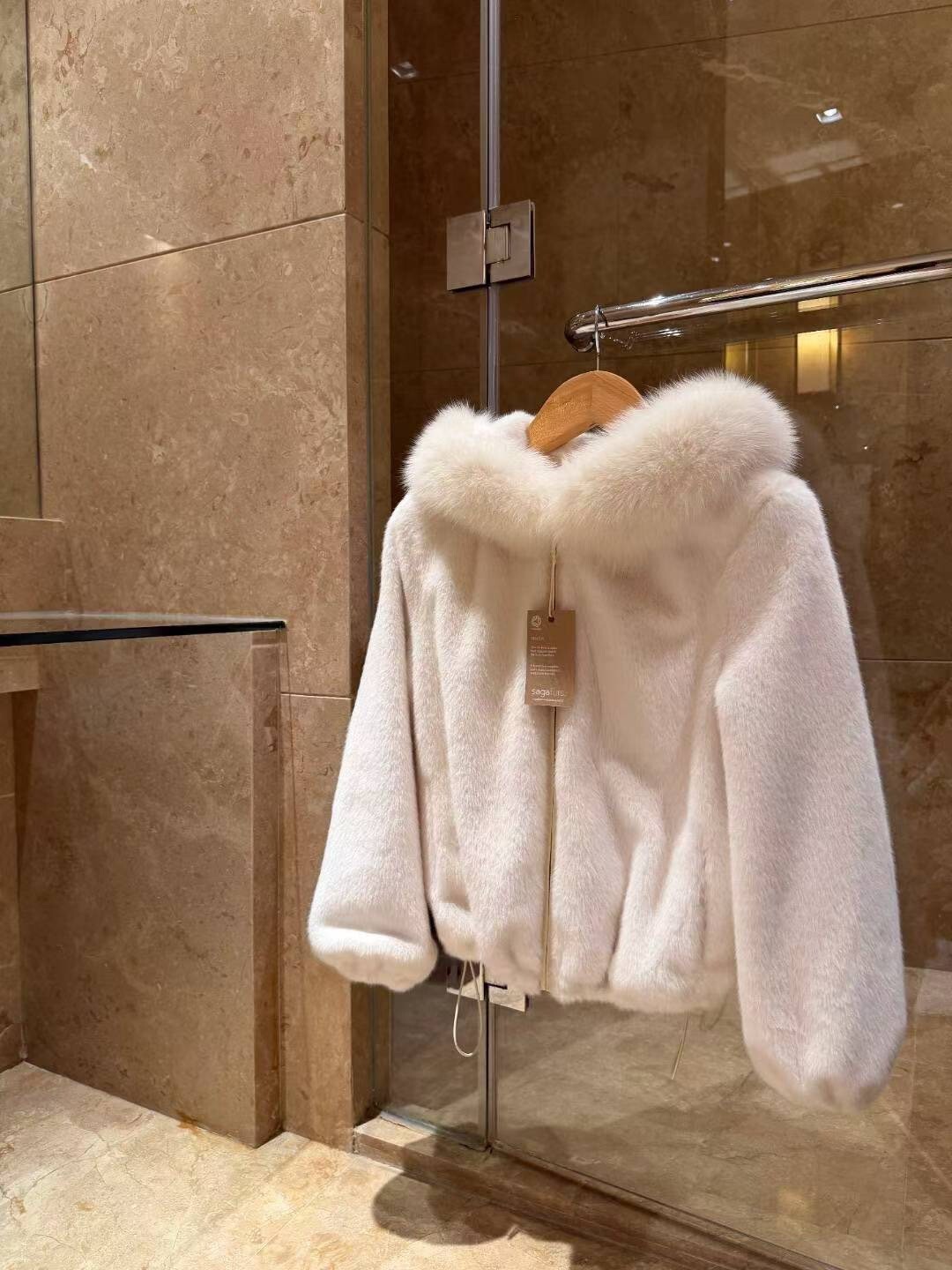 雲朵白澎澎皮草毛領造型拉鍊縮腰外套