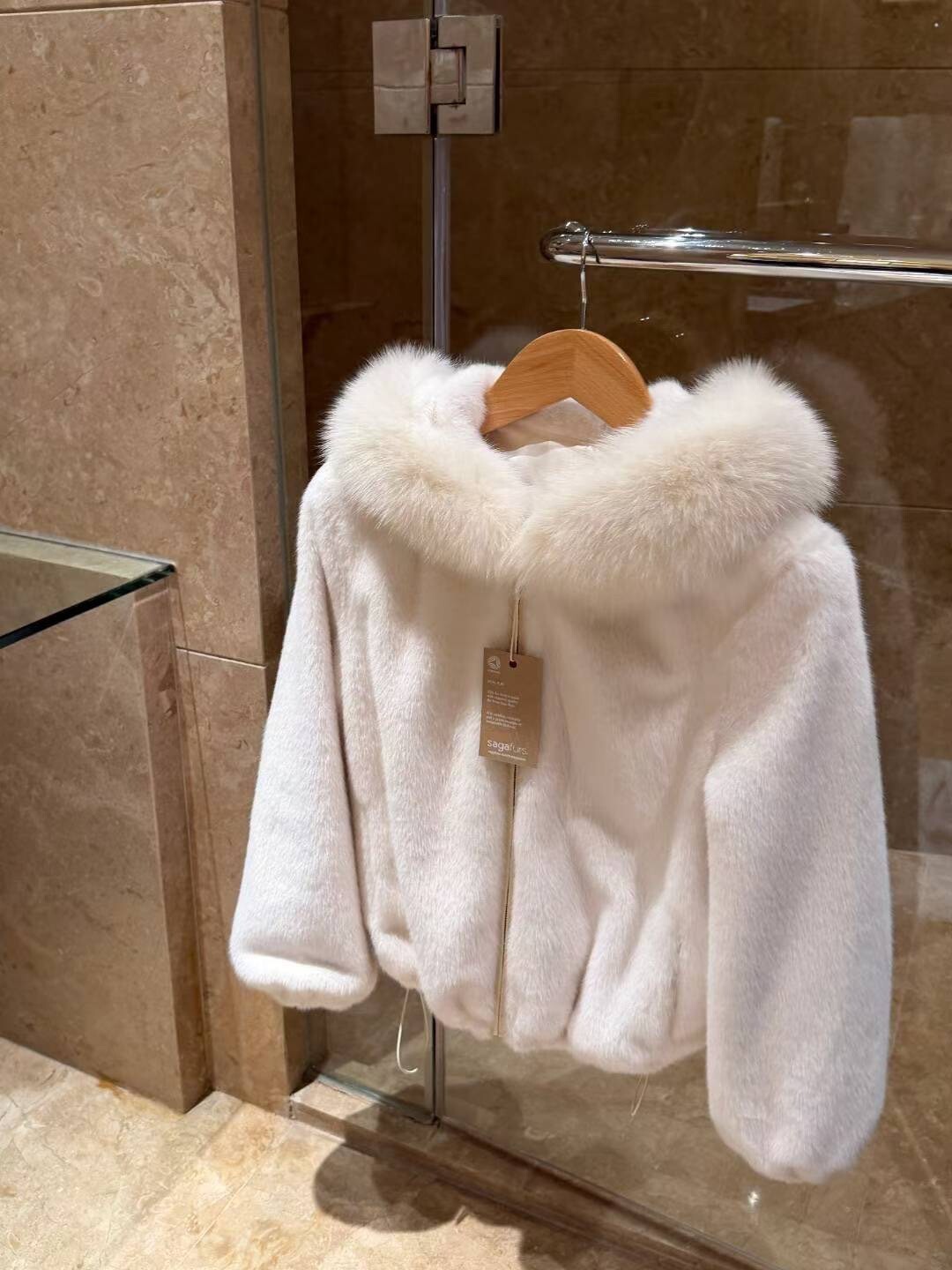 雲朵白澎澎皮草毛領造型拉鍊縮腰外套