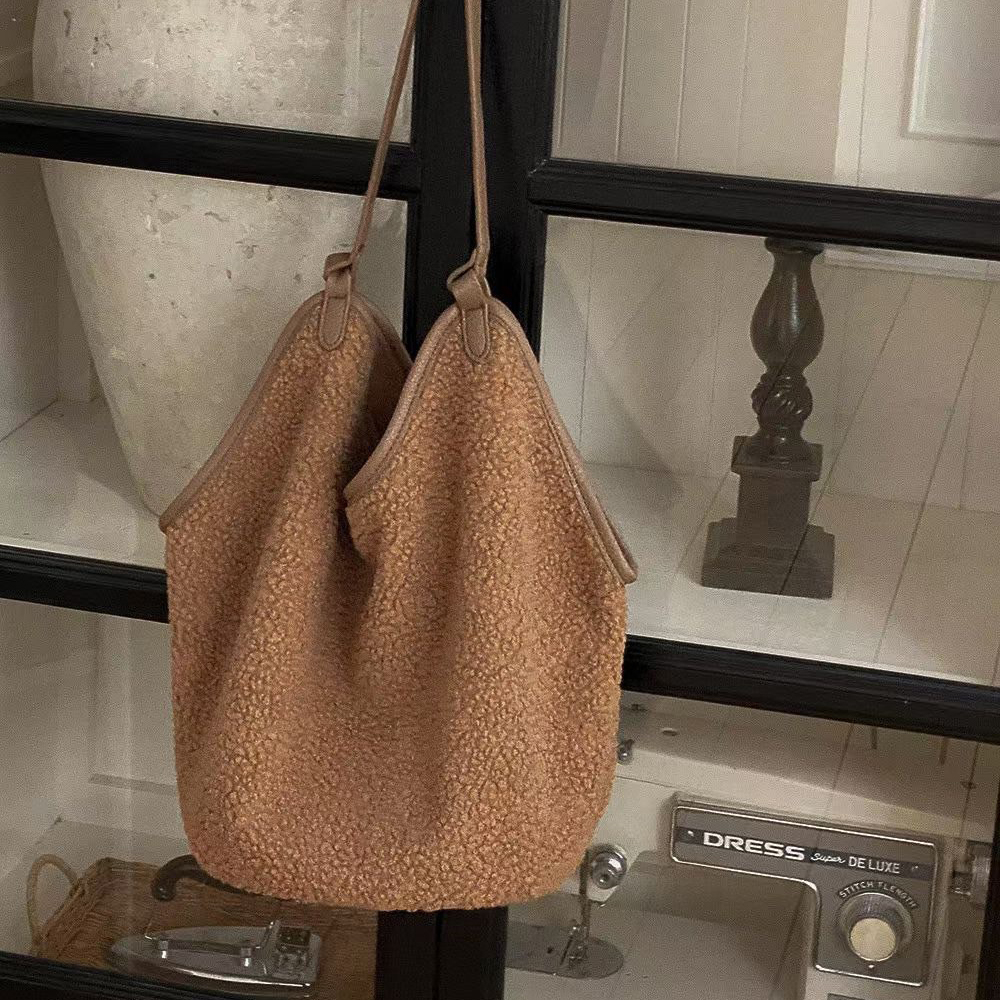 配色滾邊拼接QQ毛肩背水餃包 / 3色