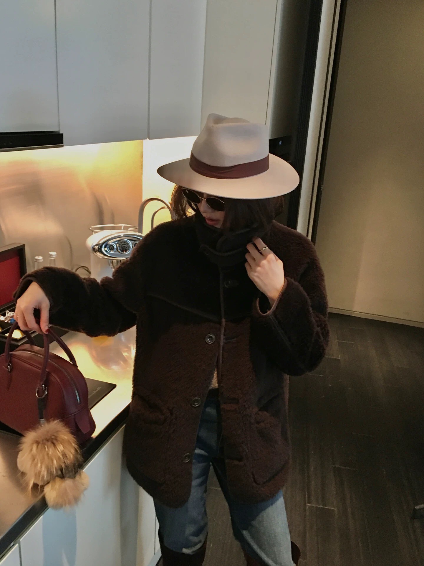 質感巧克力色羊毛圓領排釦皮草外套-S-L (Elegant & Love)