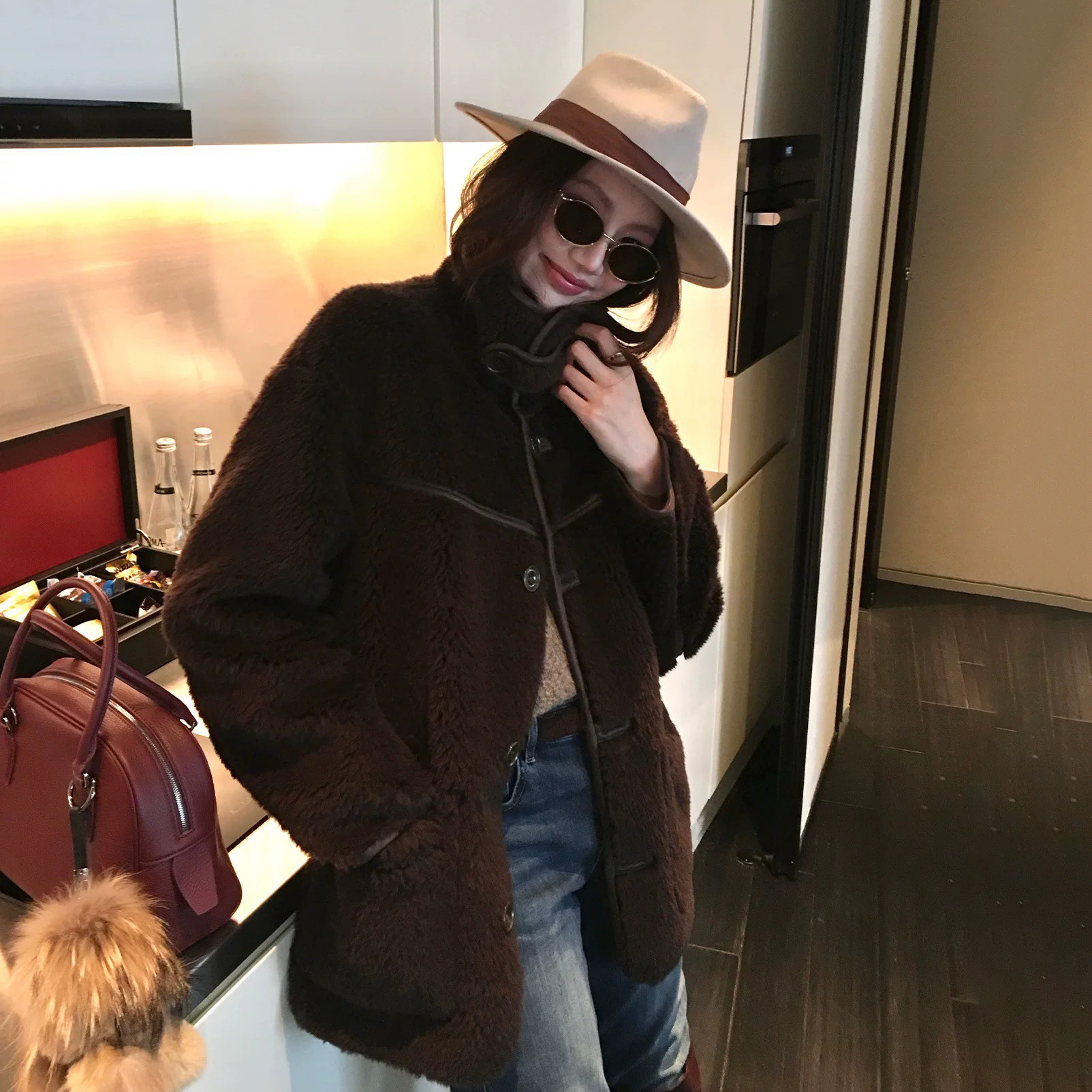 質感巧克力色羊毛圓領排釦皮草外套-S-L (Elegant & Love)