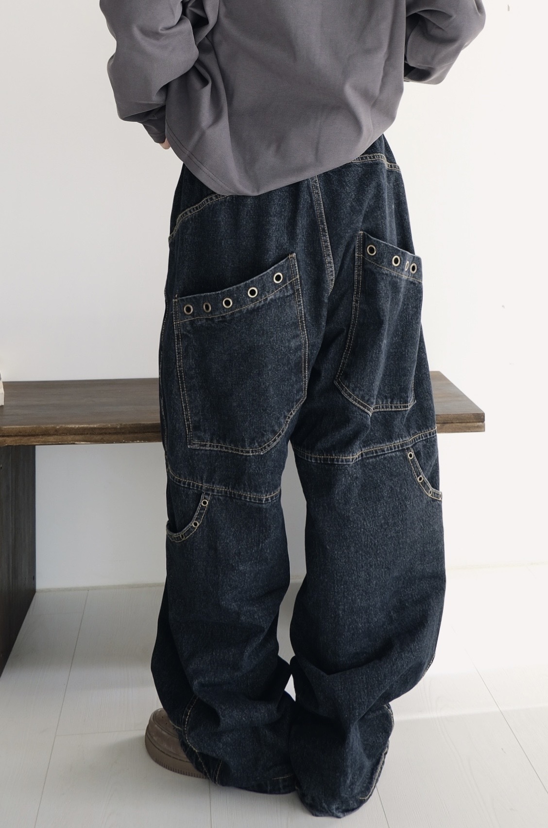 <穿搭就是這麼容易🖤>孔眼設計口袋 丹寧氣球褲