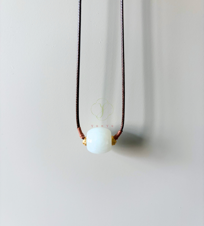 路路通白玉和田玉吊墜