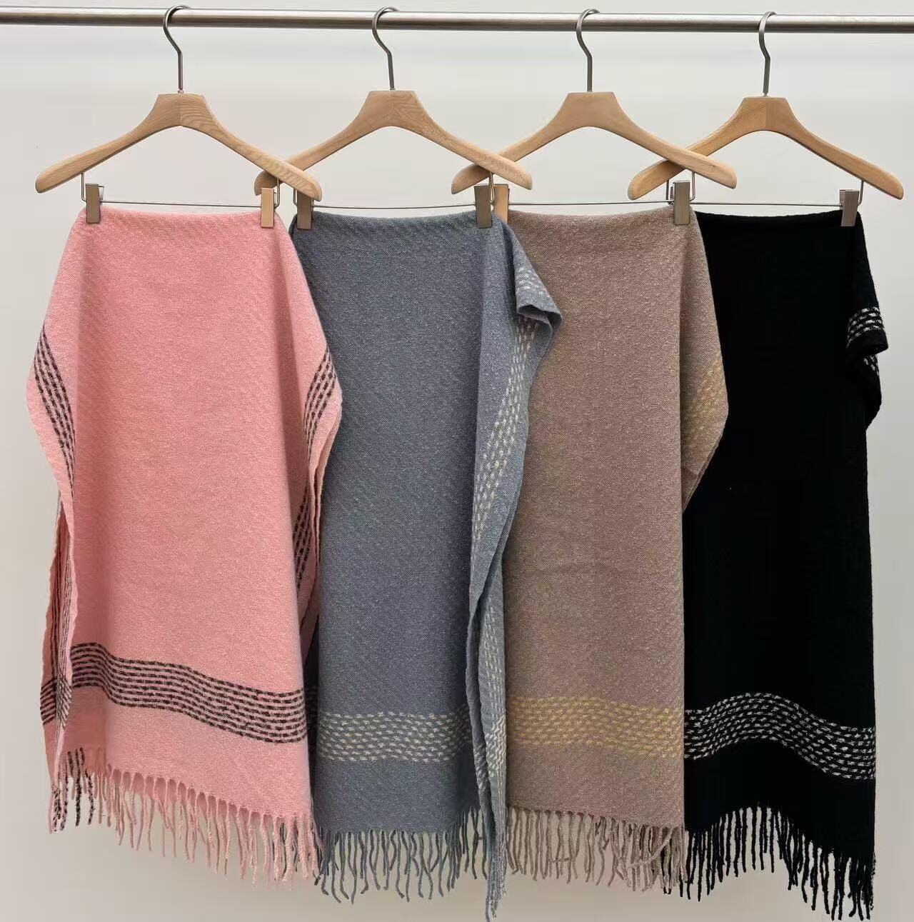 JU5320 流蘇條紋裝飾溫暖頸巾