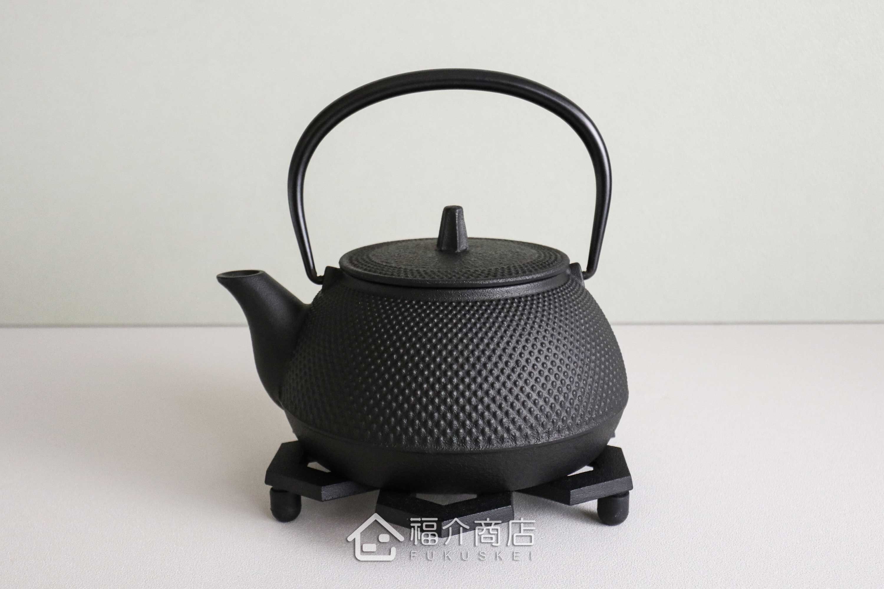 泡茶用的霰紋鐵壺