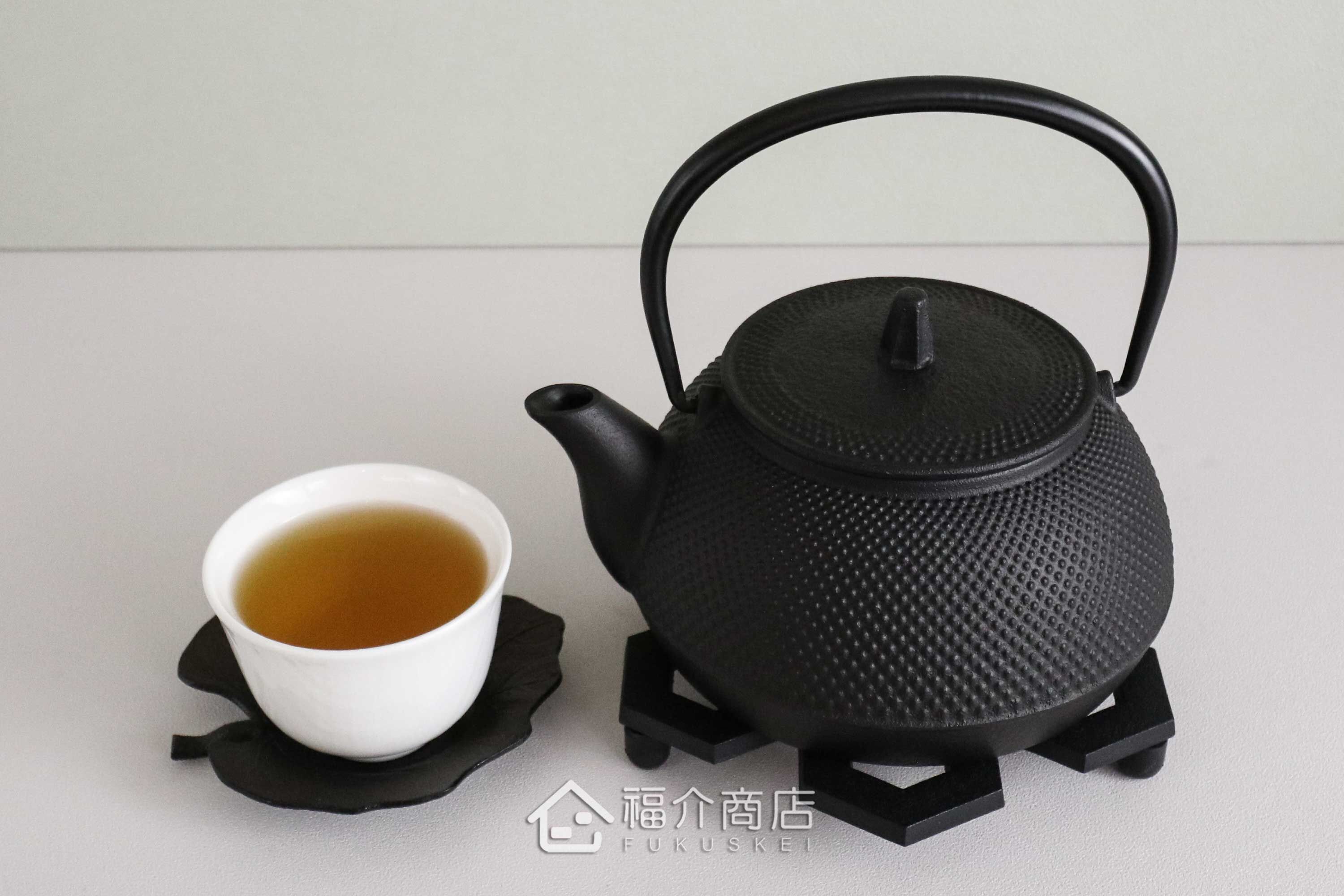 泡茶用的霰紋鐵壺