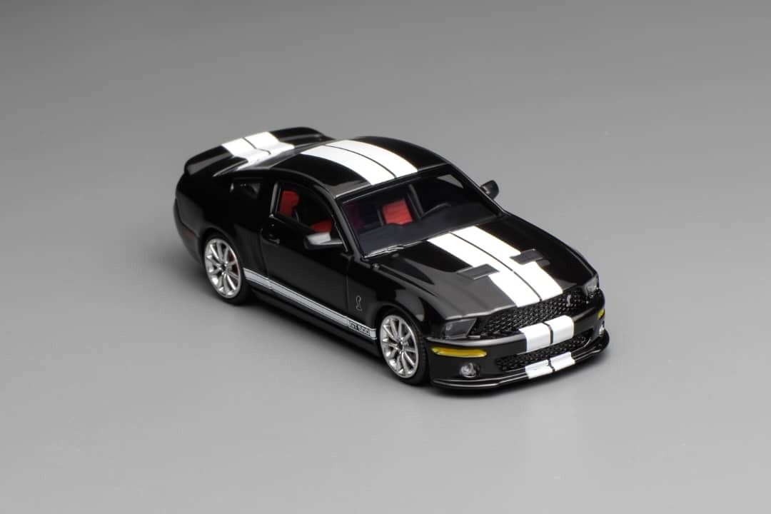 PO-$130 * MOTORHELIX * 1:64 Shelby Mustang GT500 2007 BLACK WITH WHITE LINES