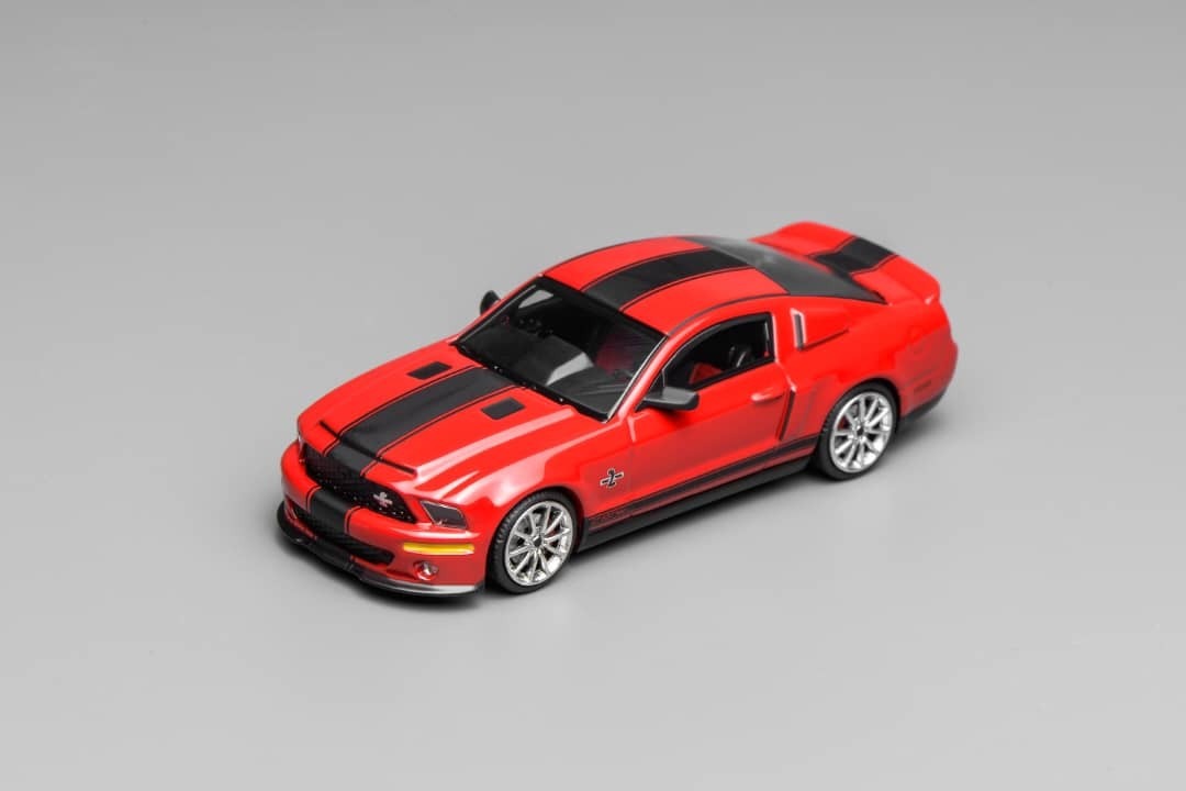 PO-$130 * MOTORHELIX * 1:64 Shelby Mustang GT500 2007 RED WITH BLACK LINES