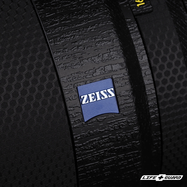 LIFE+GUARD 鏡頭LOGO特寫，適用 ZEISS Otus ML 50mm F1.4，燒杉木紋風格設計