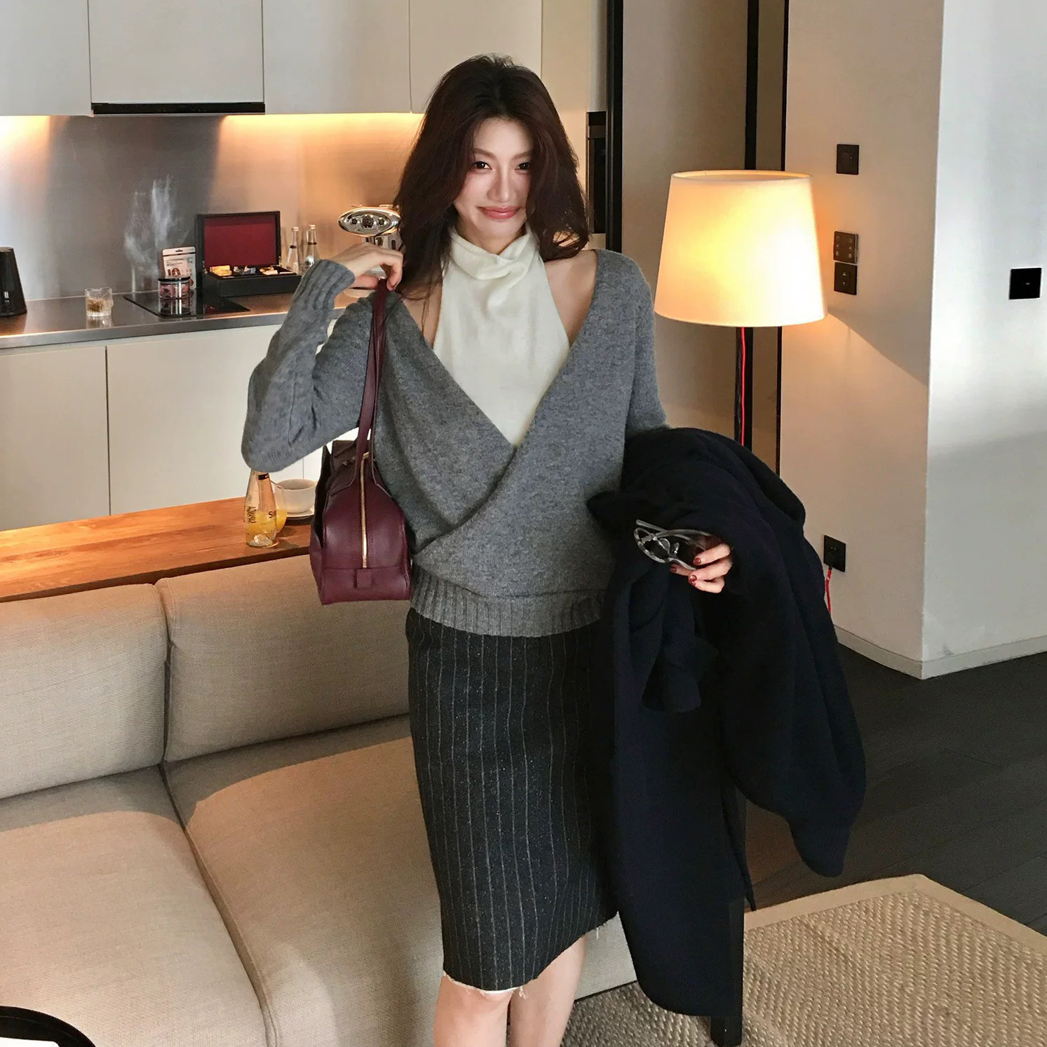 經典黑配色直條紋不修邊鉛筆裙-S-L (Elegant & Love)