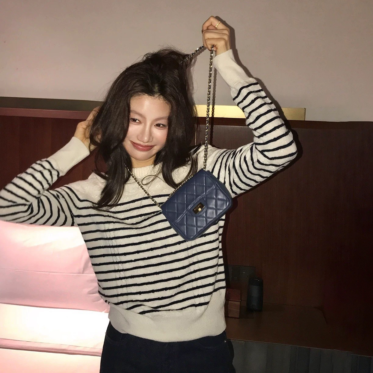 法式配色橫條紋側三釦圓領針織上衣-F (Elegant & Love)