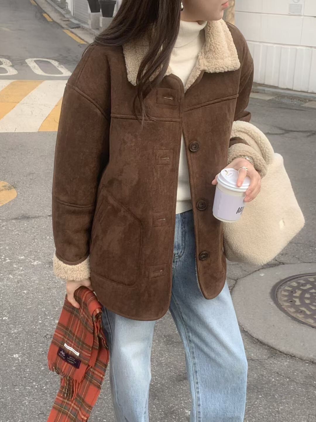 咖啡色系配色QQ毛領片造型麂皮外套 / 2色