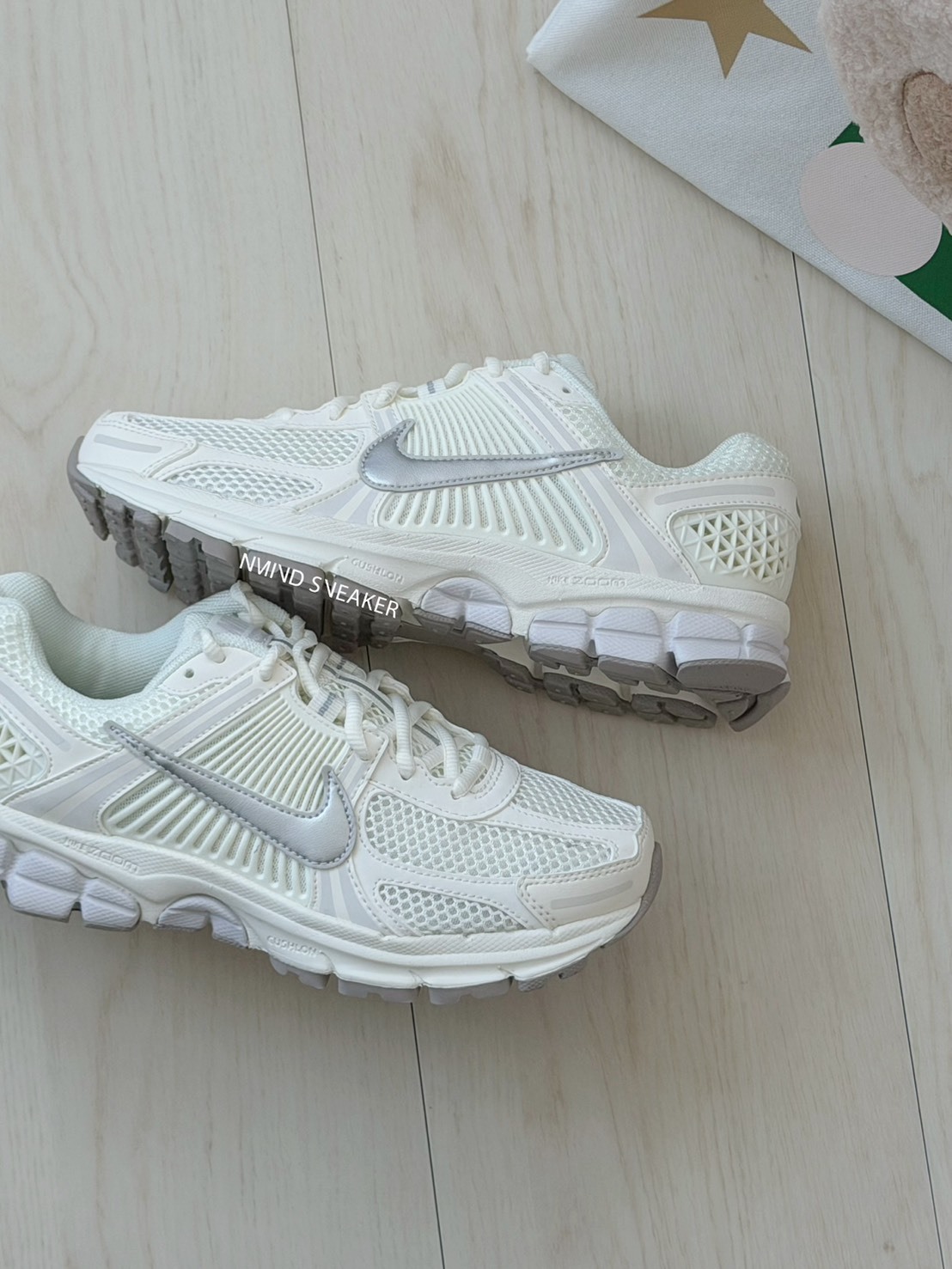 <新色折扣> Nike Zoom Vomero 5 銀光奶油 男鞋