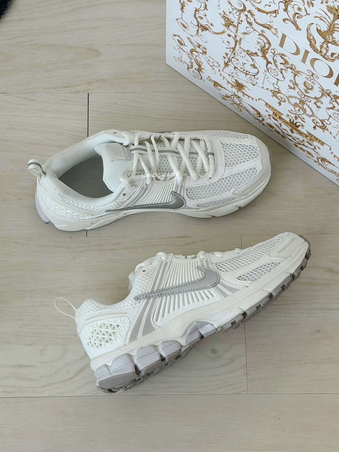 <新色折扣> Nike Zoom Vomero 5 銀光奶油 大童款