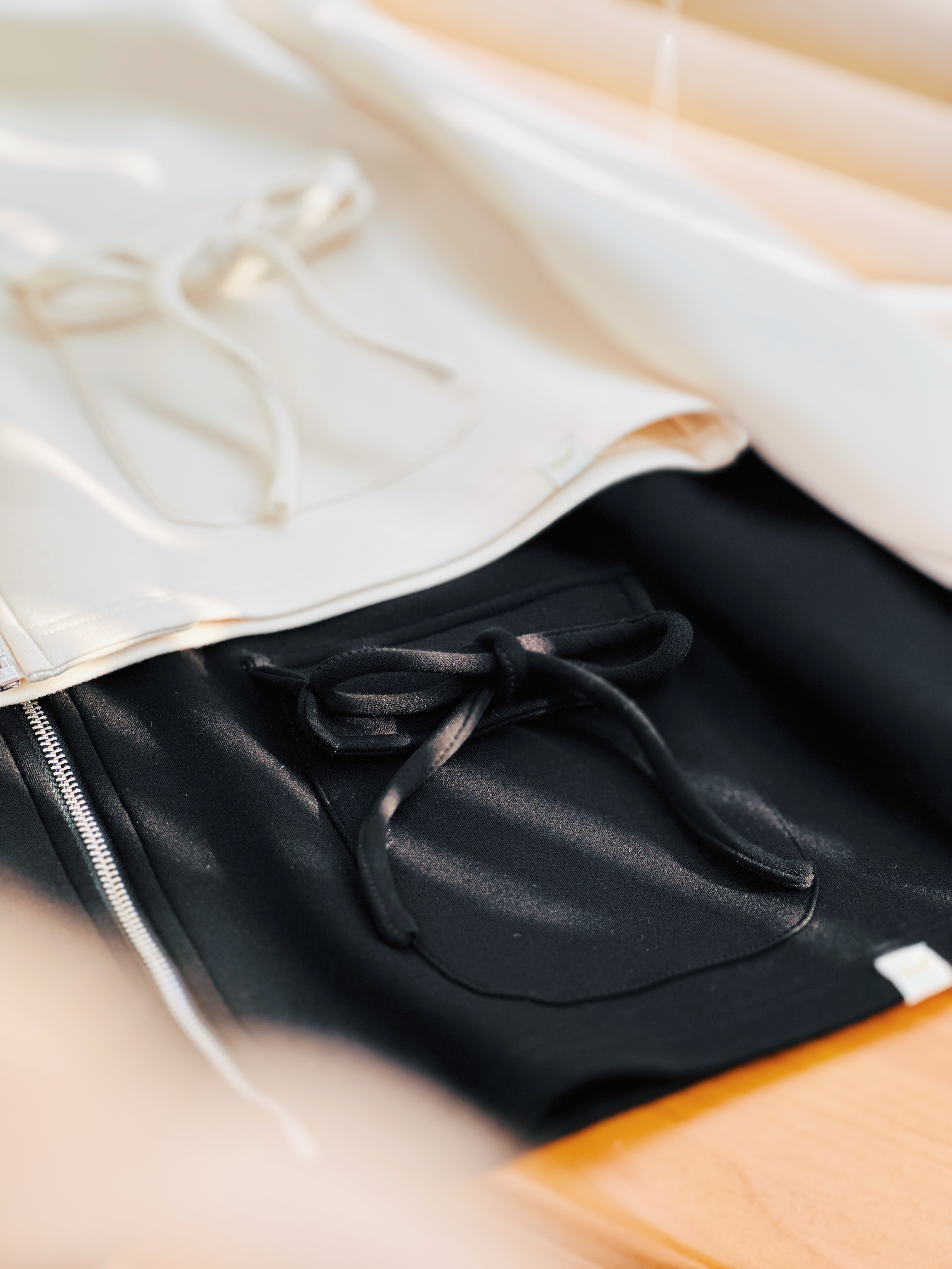 兩色 / 太空棉暖絨底層V領外套 / Warm-Lined Scuba Knit V-Neck Zip Jacket