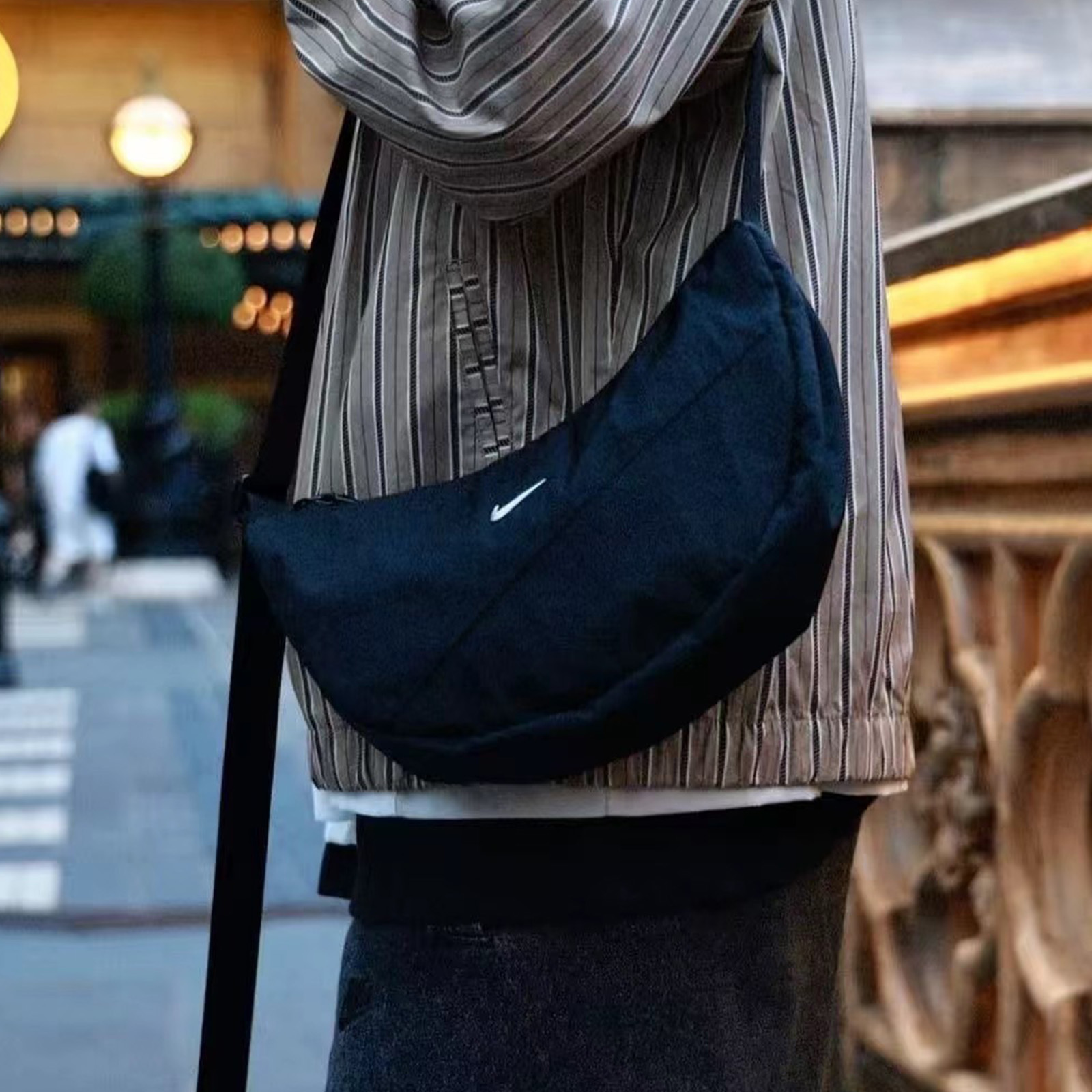 現貨 Nike Aura Crescent Crossbody 4L 黑色 銀鉤 尼龍 半月包 斜背包 HQ4370-010