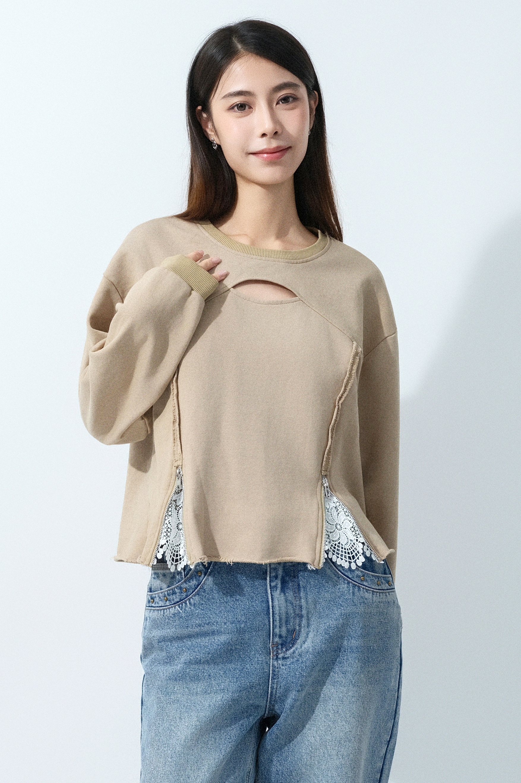 拉鏈蕾絲褶開洞衛衣 (預購產品）