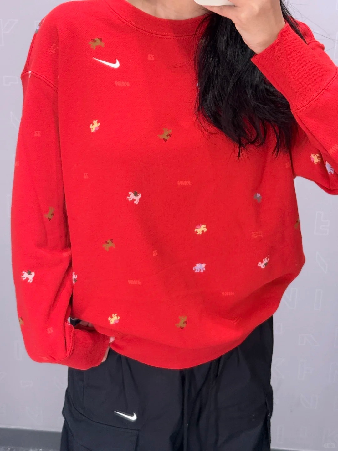 女款 NIKE NSW CNY TEE 紅色 彩色小馬 馬年 新年 刺繡LOGO 滿版 飛馬 重磅 長T 大學T【IQ3825-657】NKTF