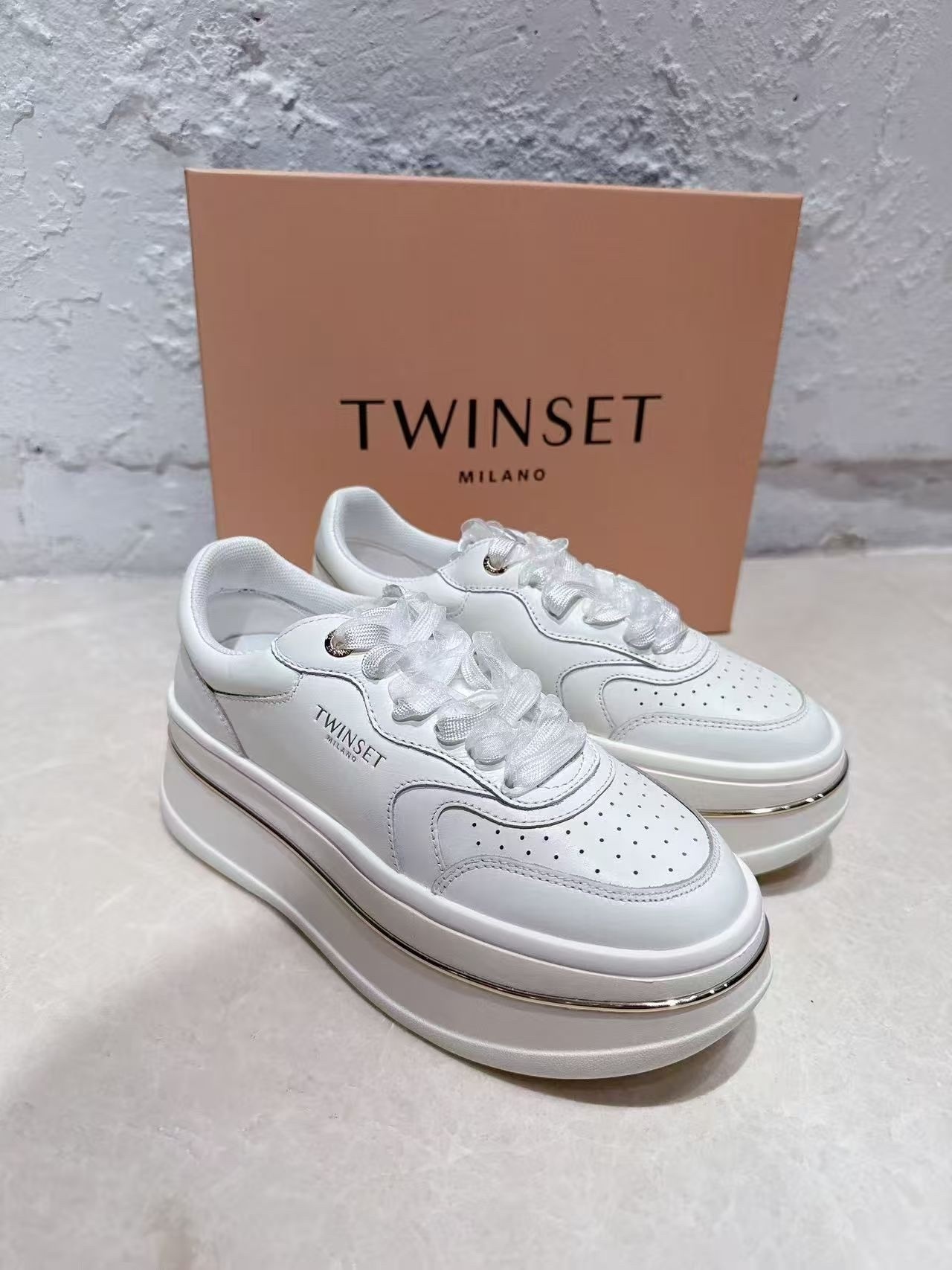 TW61白色金邊板鞋 -T