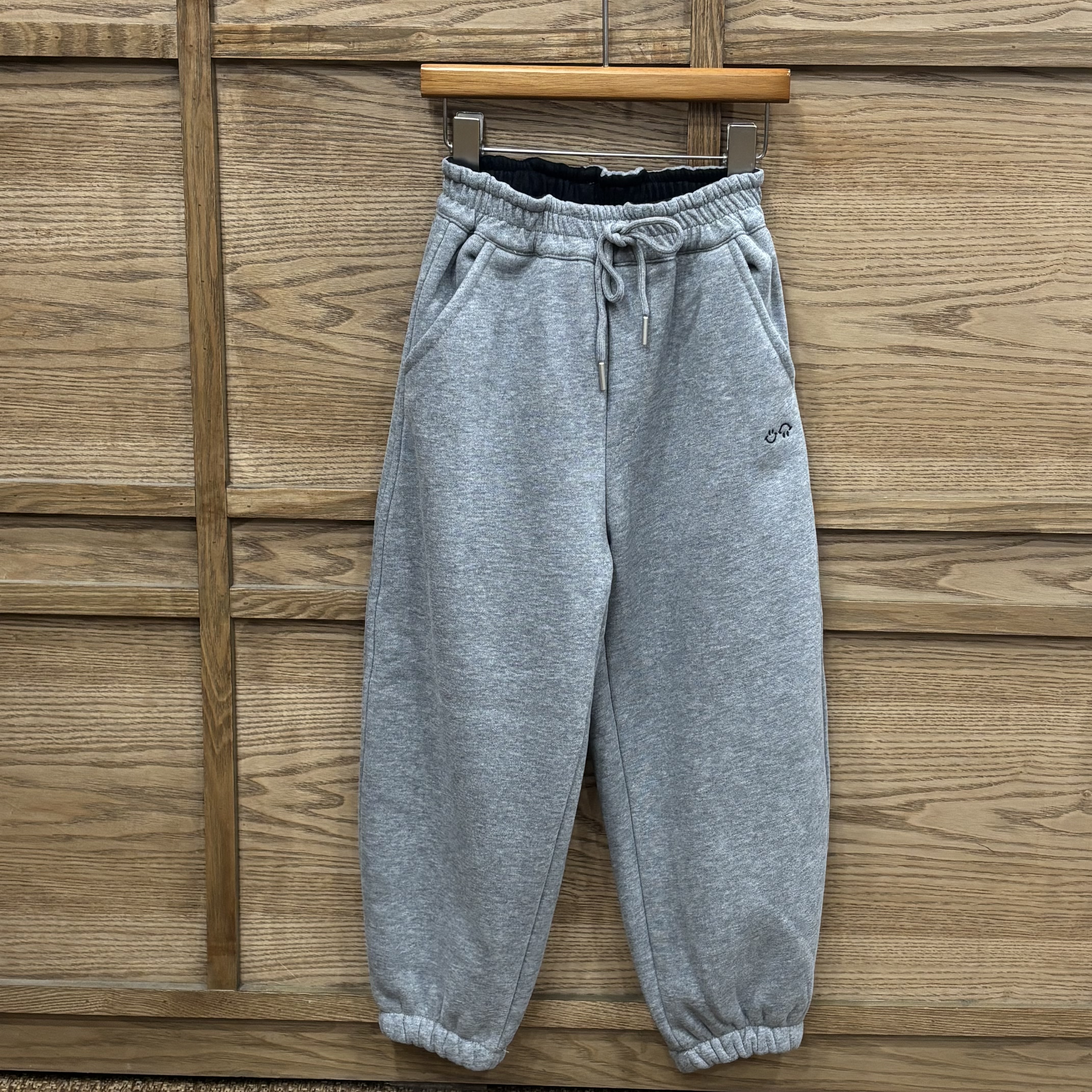 A03968笑臉刺繡縮口棉褲