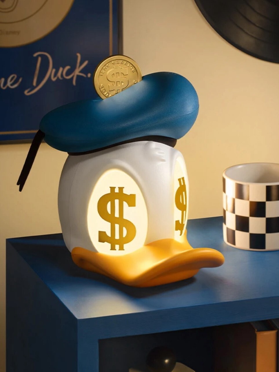 Officially licensed Disney Donald Duck themed night light with money!