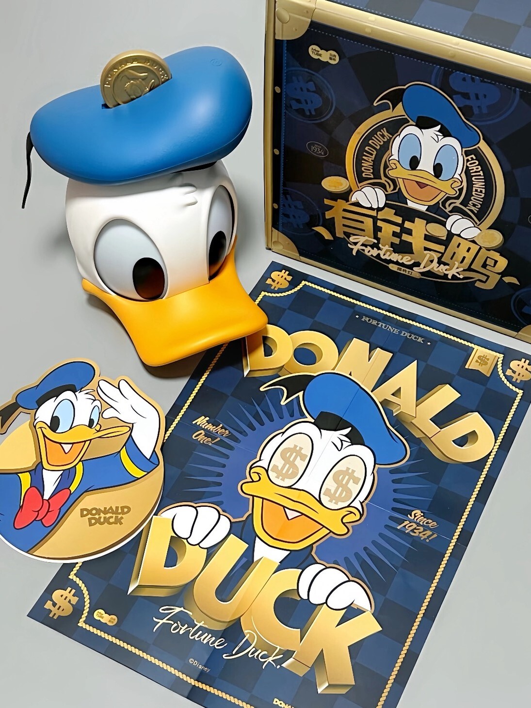 Officially licensed Disney Donald Duck themed night light with money!