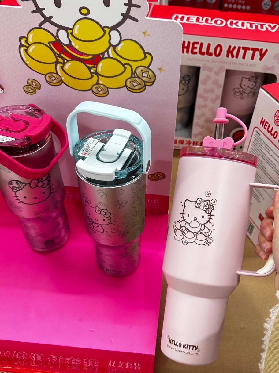 Officially licensed overseas Sanrio Hello Kitty large-capacity insulated water bottle