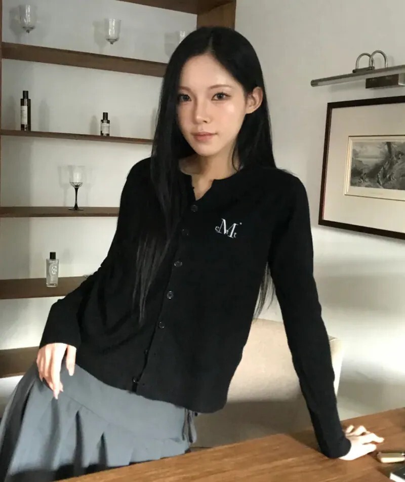 <🇰🇷韓國連線>MUCENT 刺繡小LOGO無領針織衫 針織毛衣 修身版型 8色