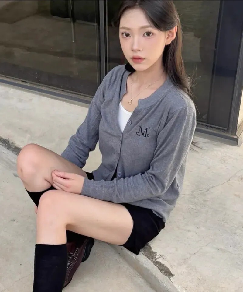 <🇰🇷韓國連線>MUCENT 刺繡小LOGO無領針織衫 針織毛衣 修身版型 8色