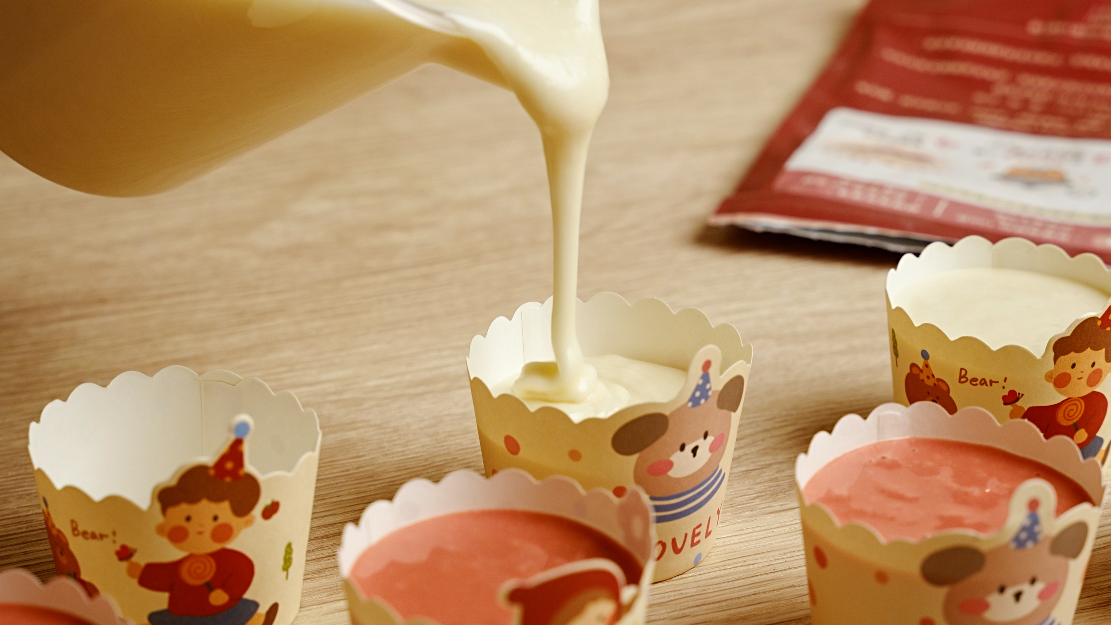 “焙日紅白發糕粉做五行發糕”