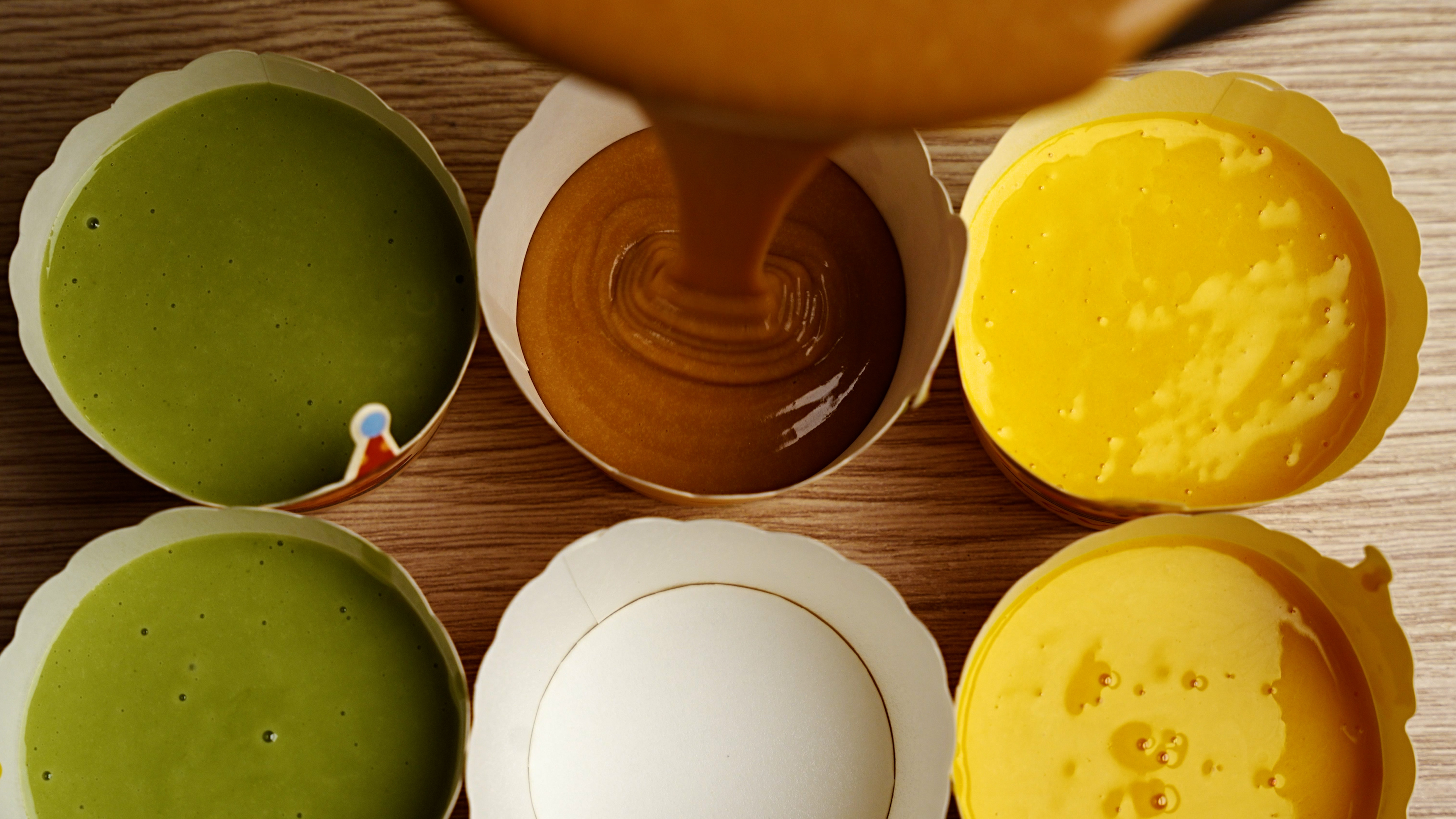 “焙日紅白發糕粉做五行發糕”