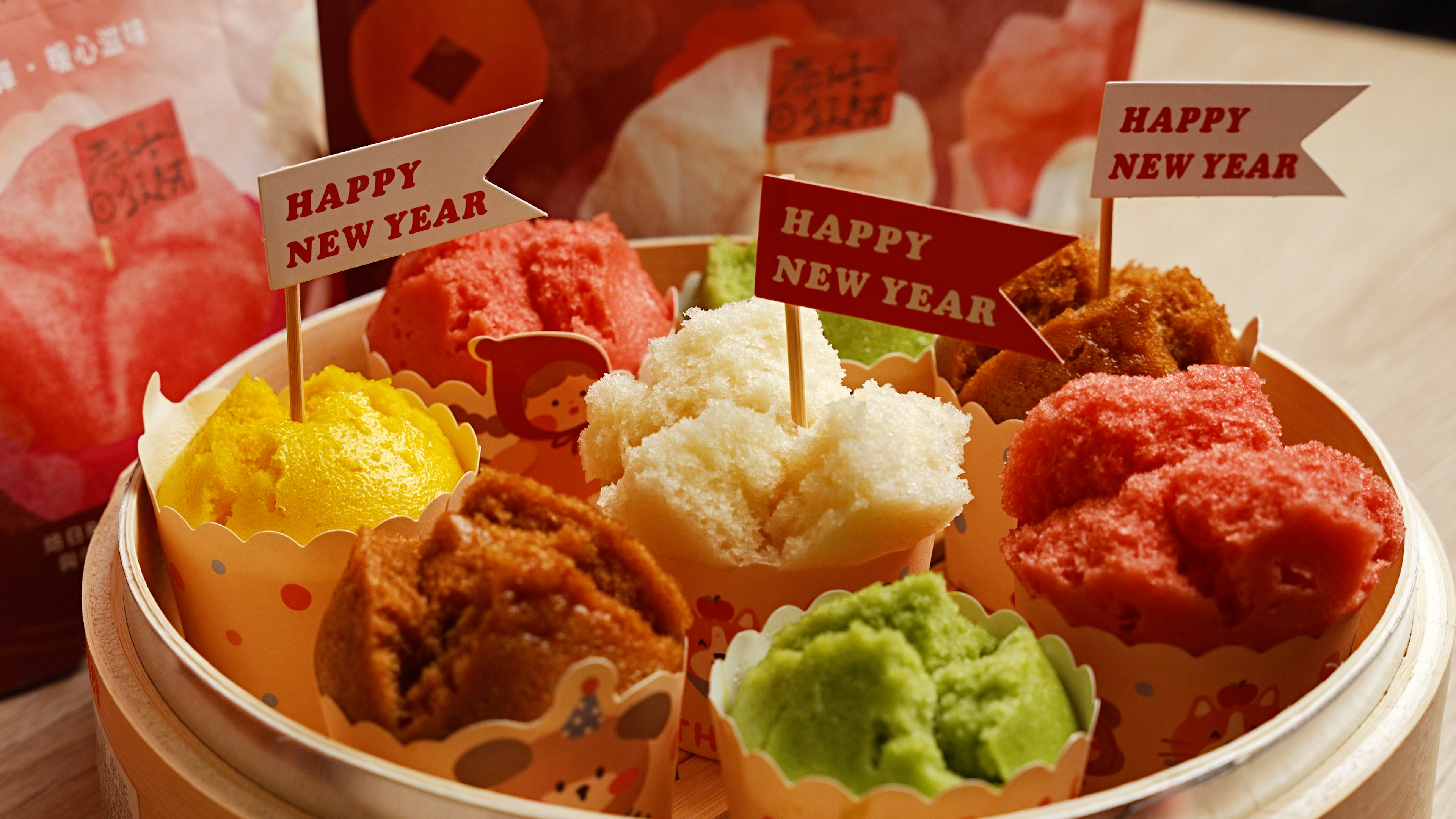 “焙日紅白發糕粉做五行發糕”