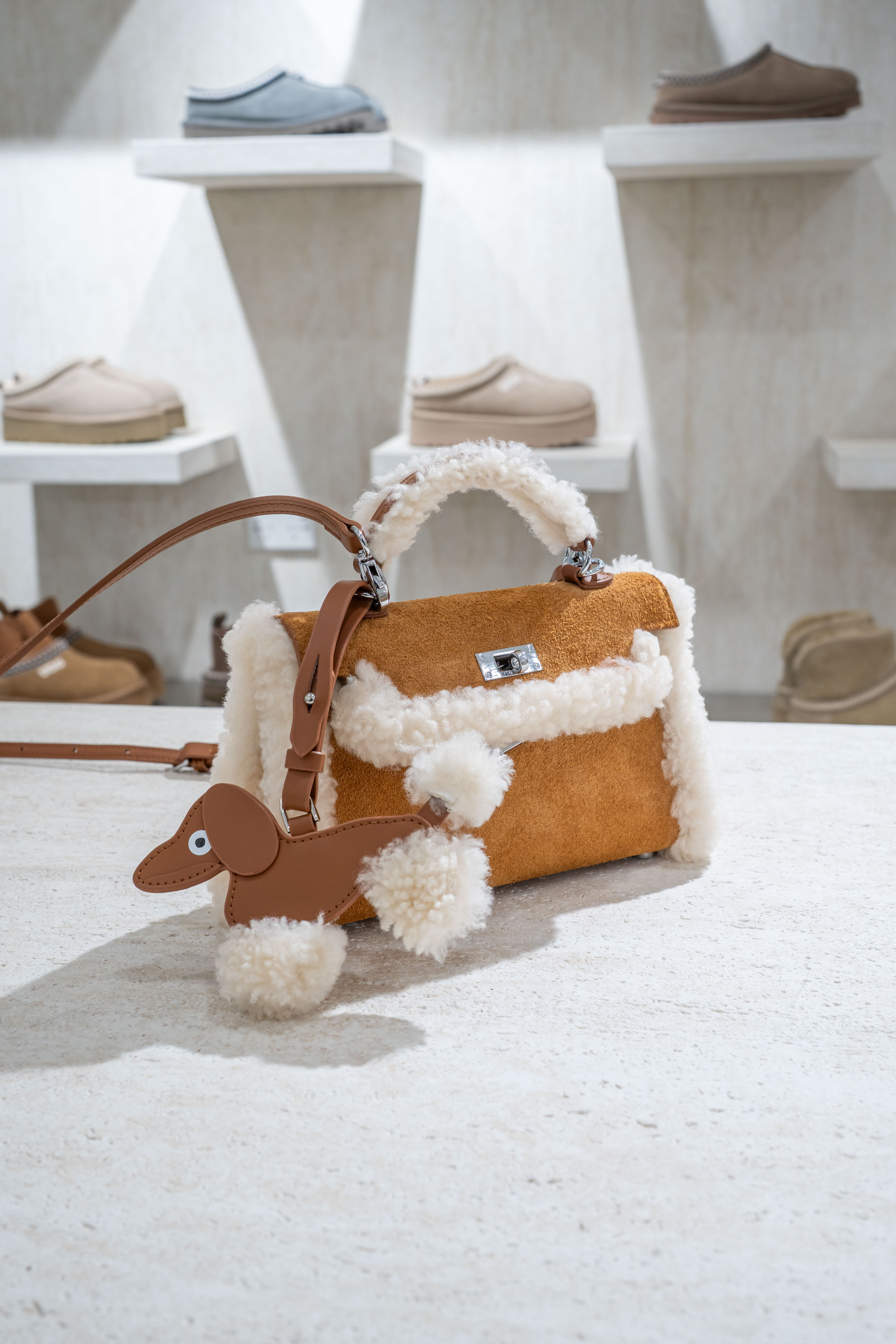 UGG Ozlana The Doggy Leather Trick