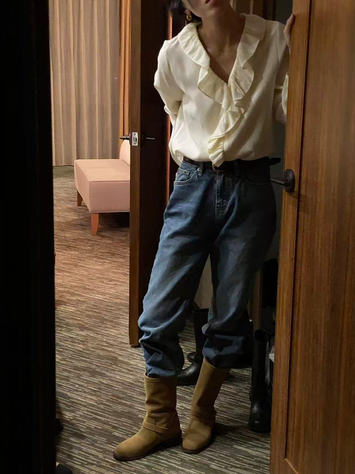 MN5304 淺貓鬚直筒牛仔褲