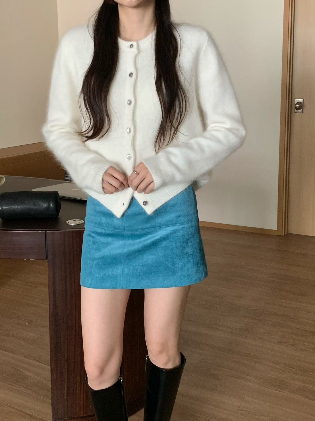 低腰絨面短裙(內安全褲)