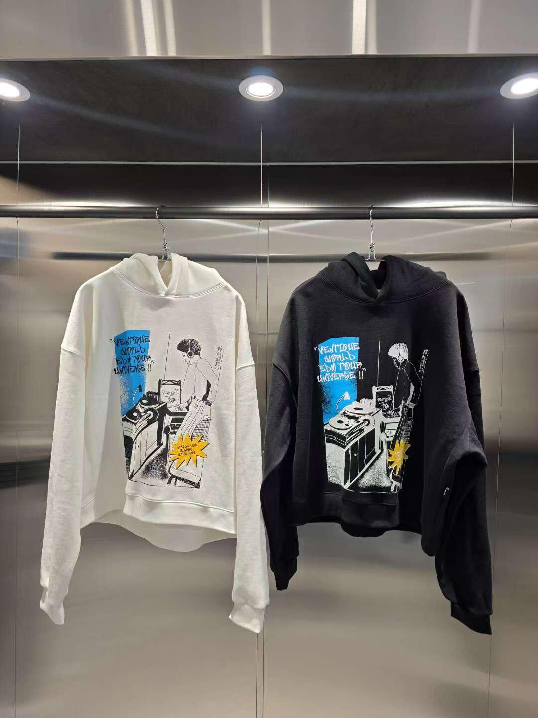 英文字圖案連帽衛衣 VENTIQUE-082T