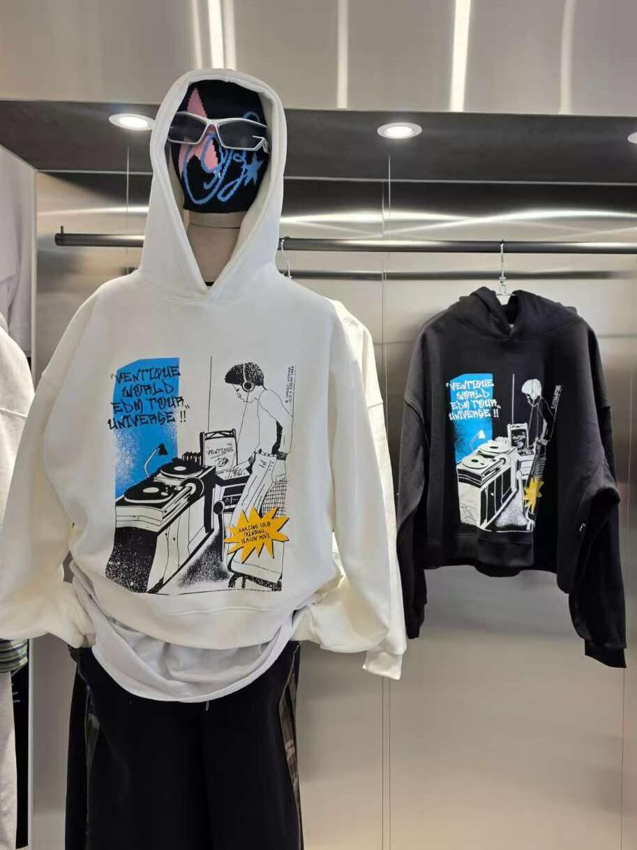 英文字圖案連帽衛衣 VENTIQUE-082T