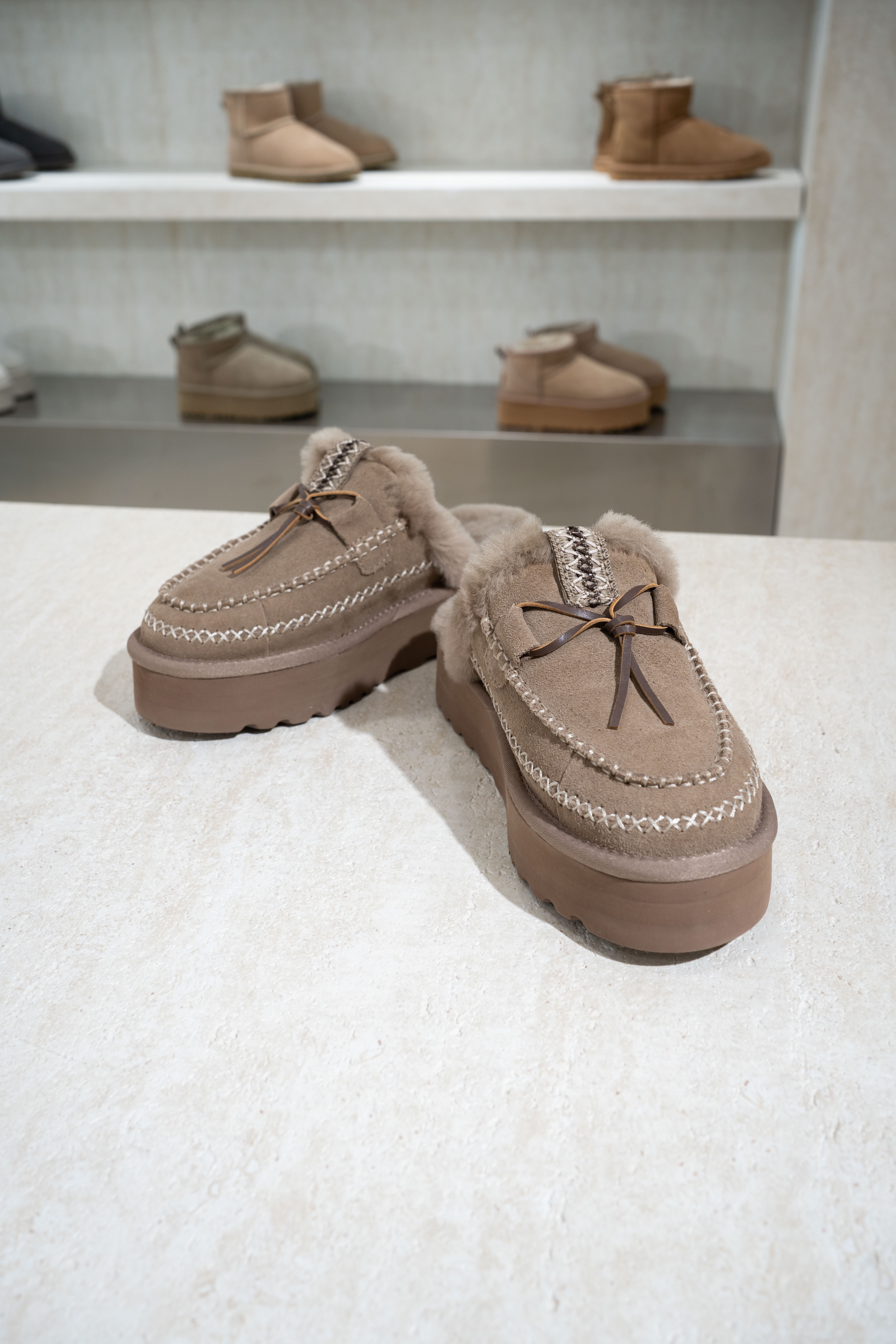 【2色入】UGG Ozlana Classic Alpine Slipper