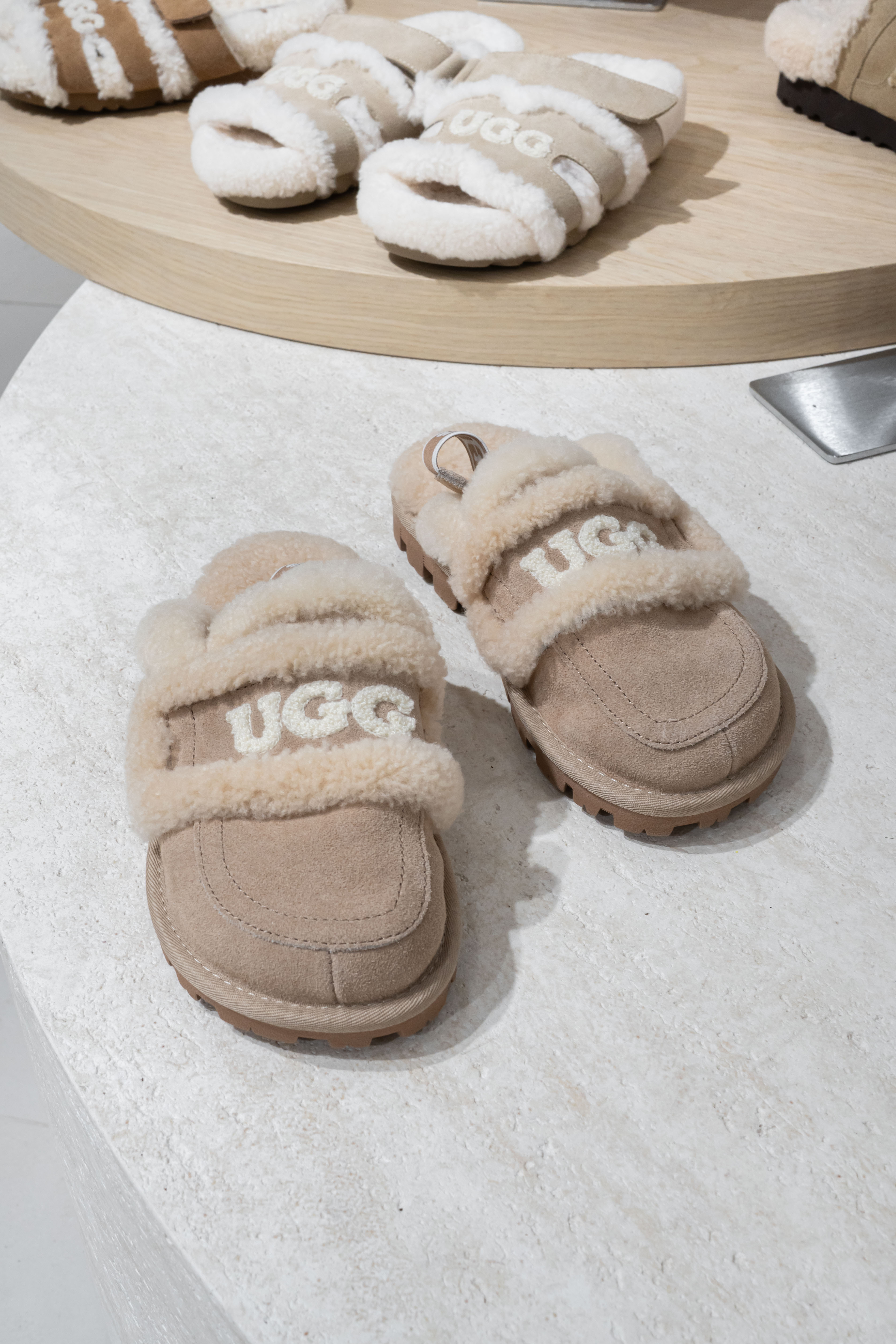 【4色入】UGG Ozlana Logo Shearling Slipper (Detachable Feature)