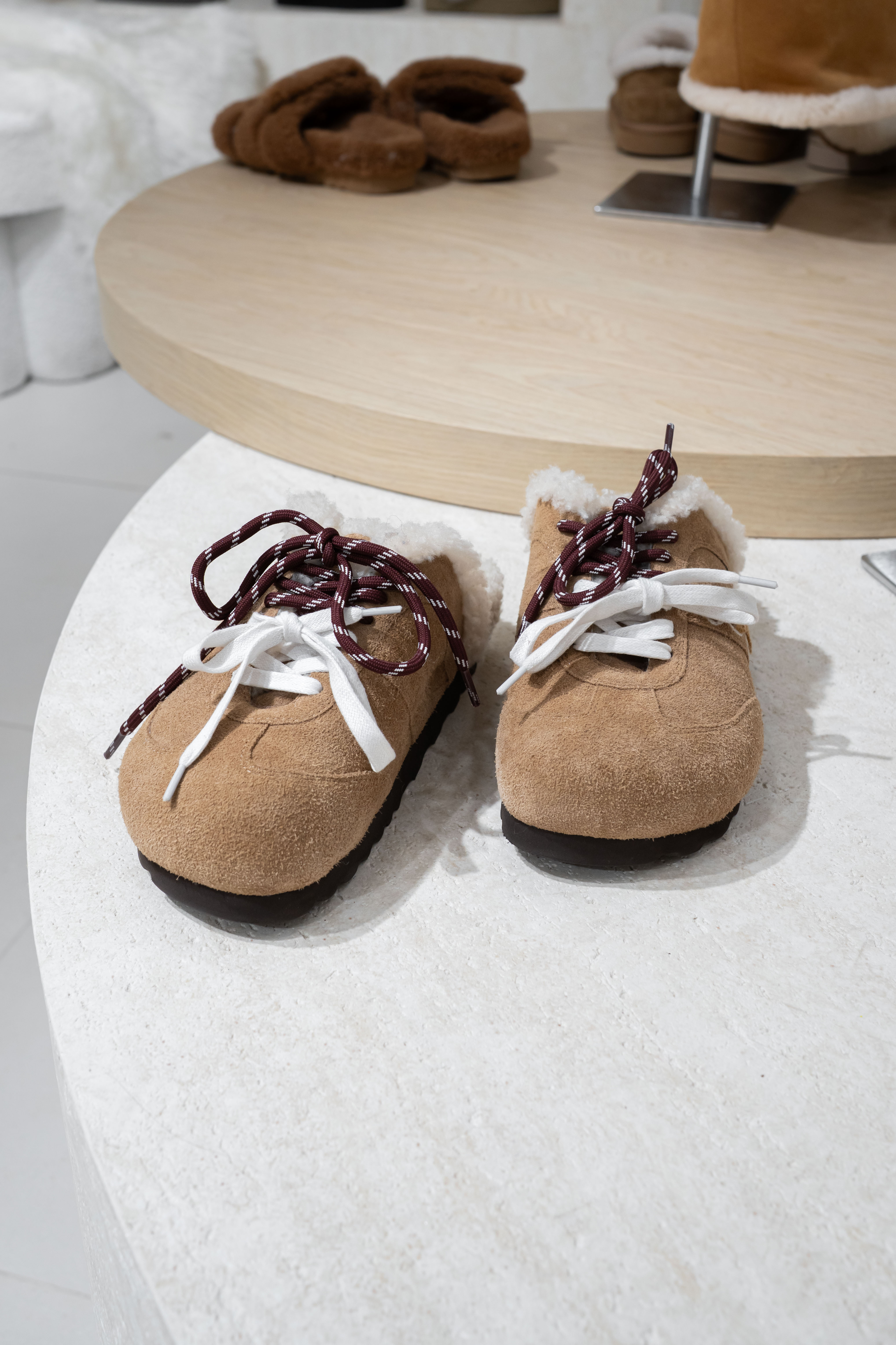 【3色入】UGG Ozlana Logo Shearling Sneaker Slipper