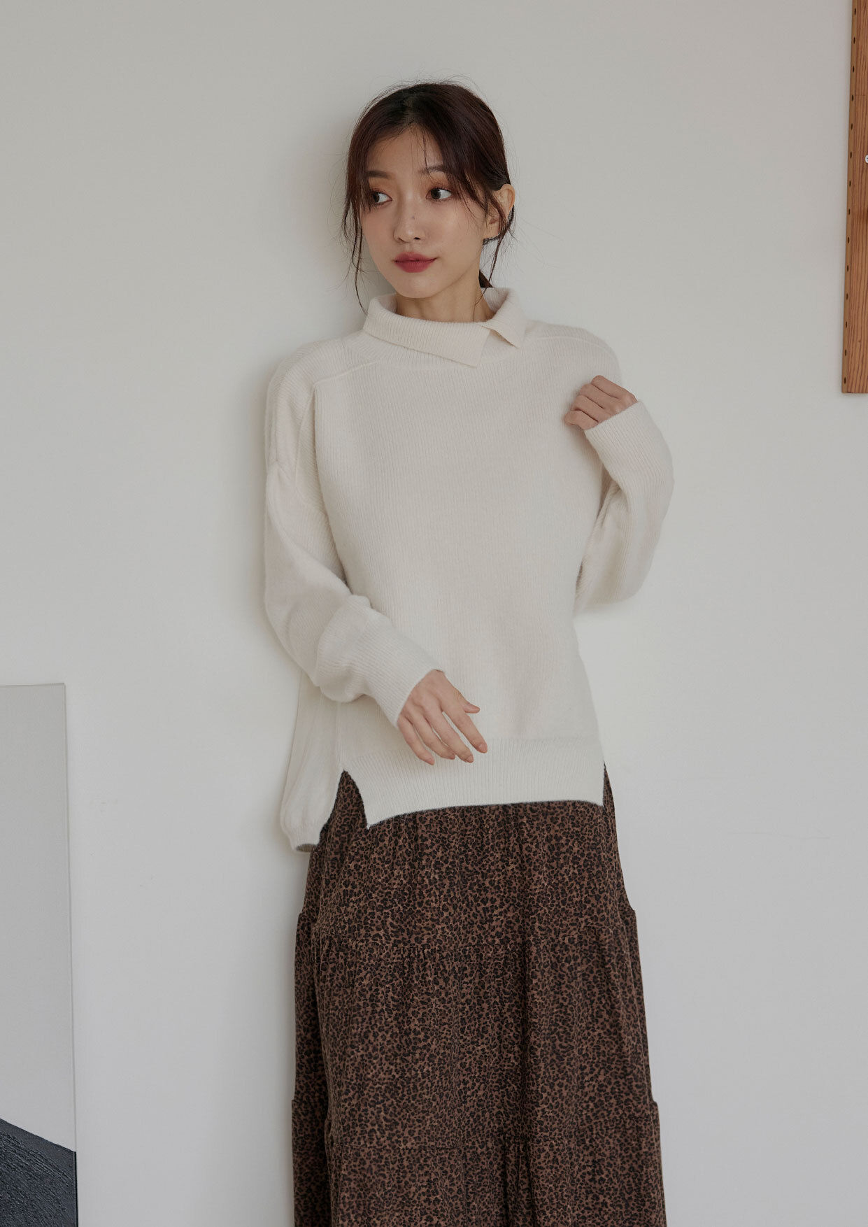 前短後長素面翻領毛衣