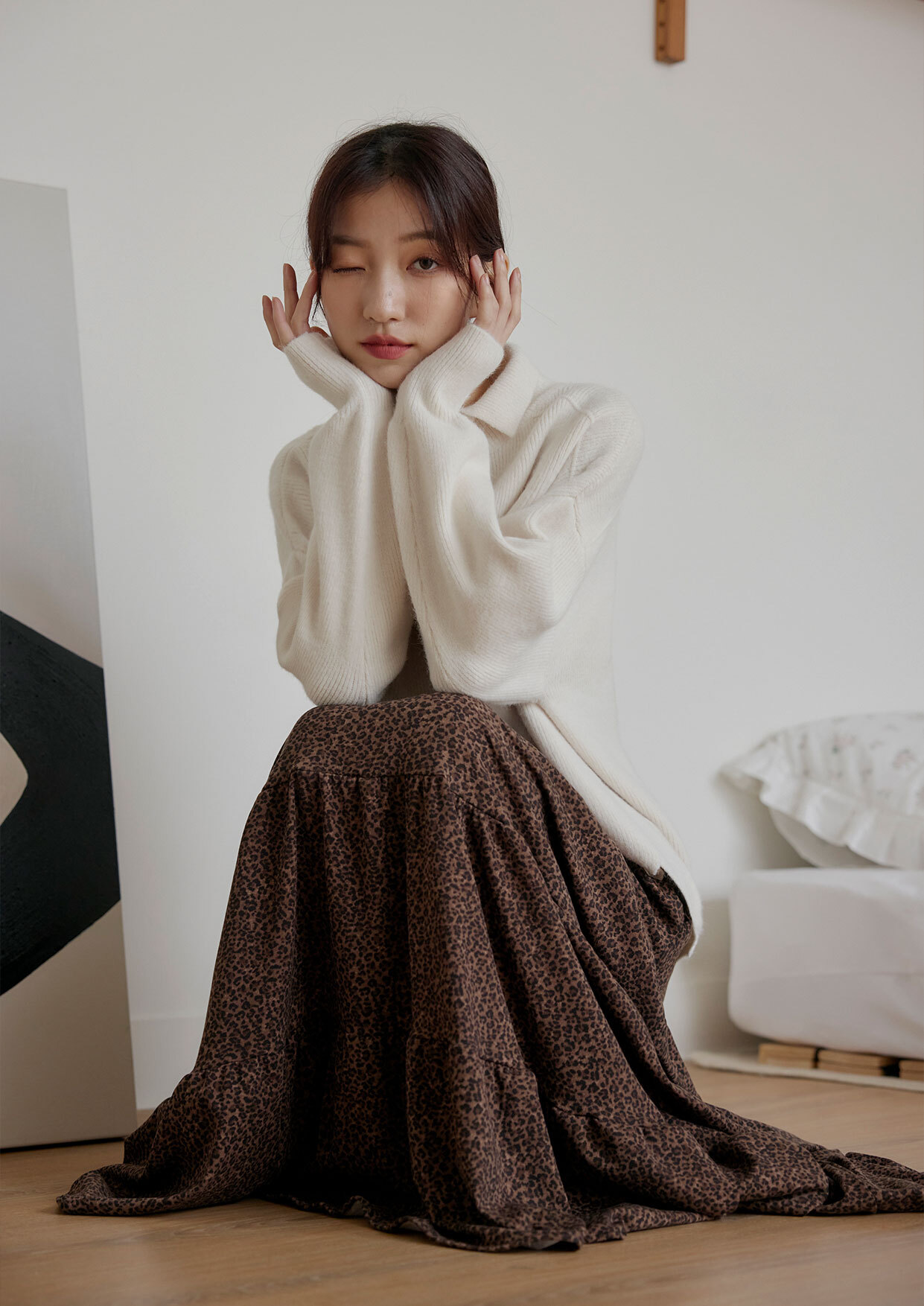 前短後長素面翻領毛衣