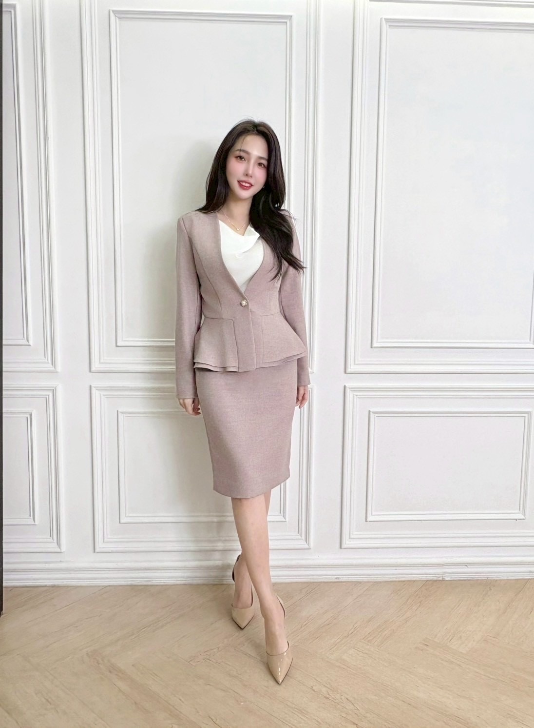 荷葉腰身珍珠釦窄裙套裝