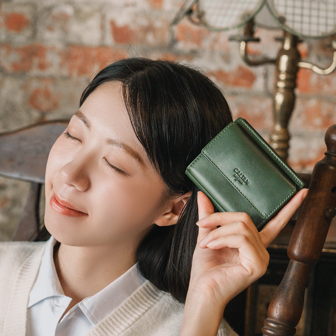 【招財母錢包💰】溫情扣式對摺真皮短夾-五色(075270)